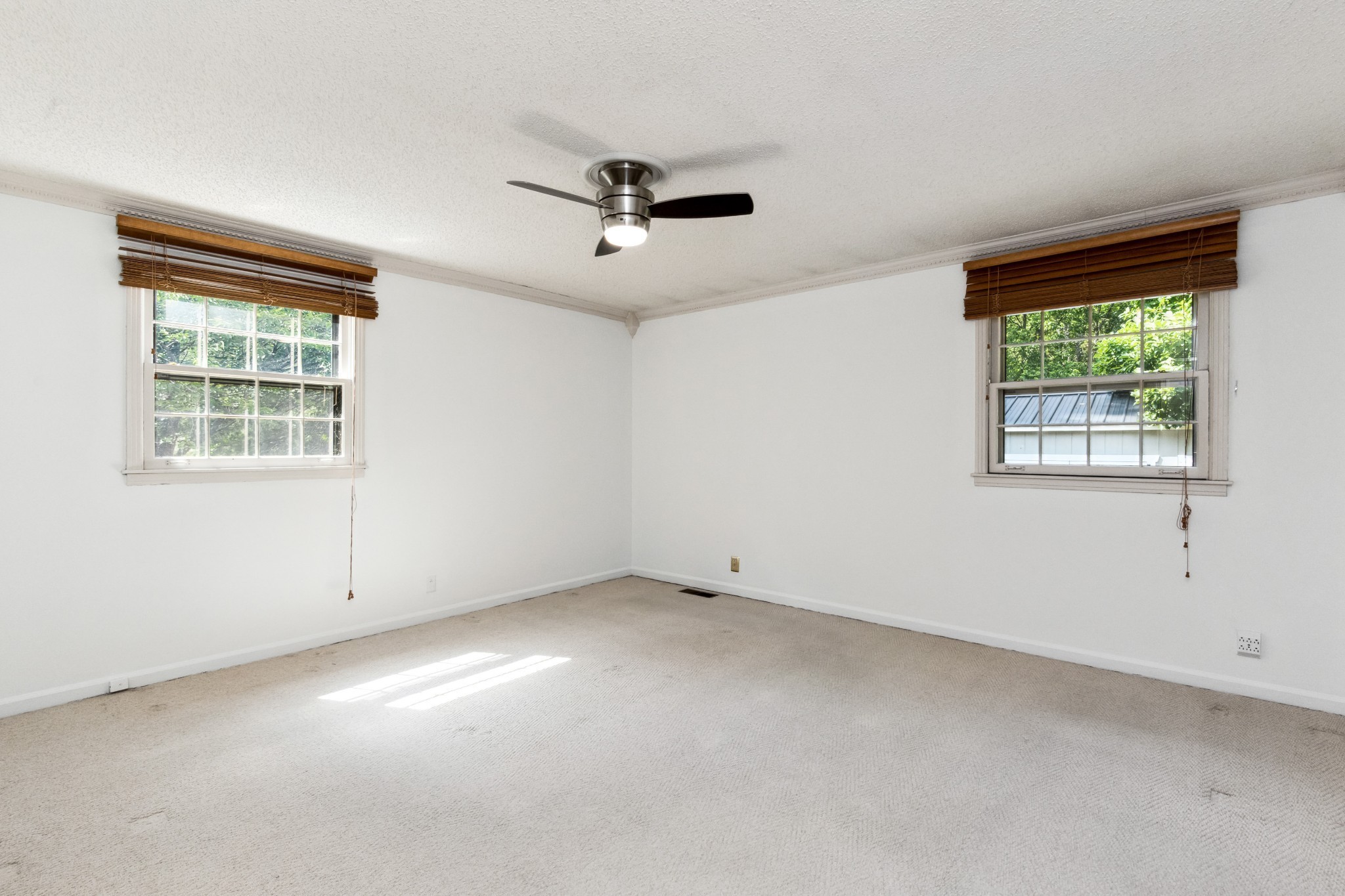 1008 Highland Rd Property Photo 18