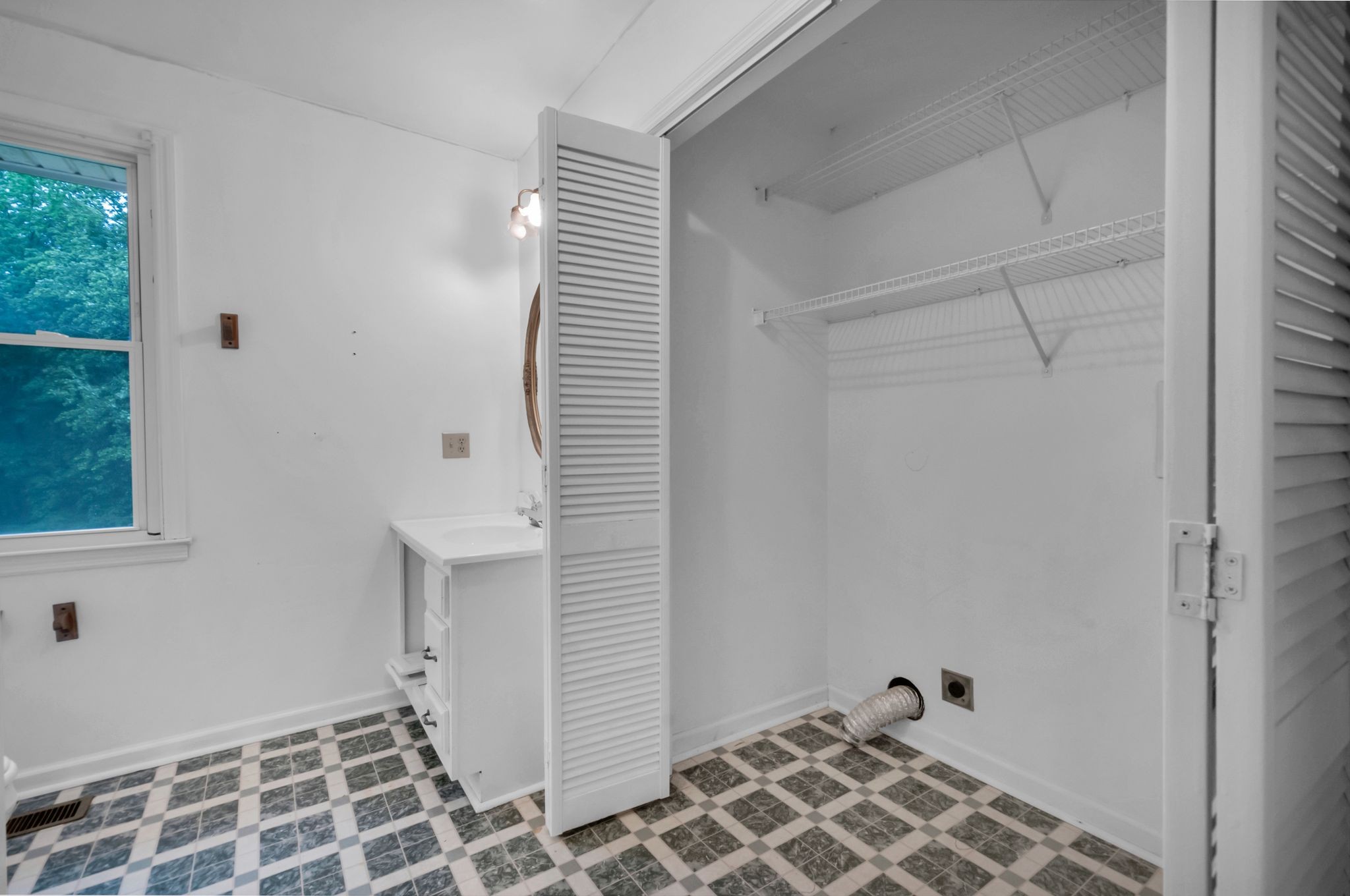 1010 Highway 96, N Property Photo 9
