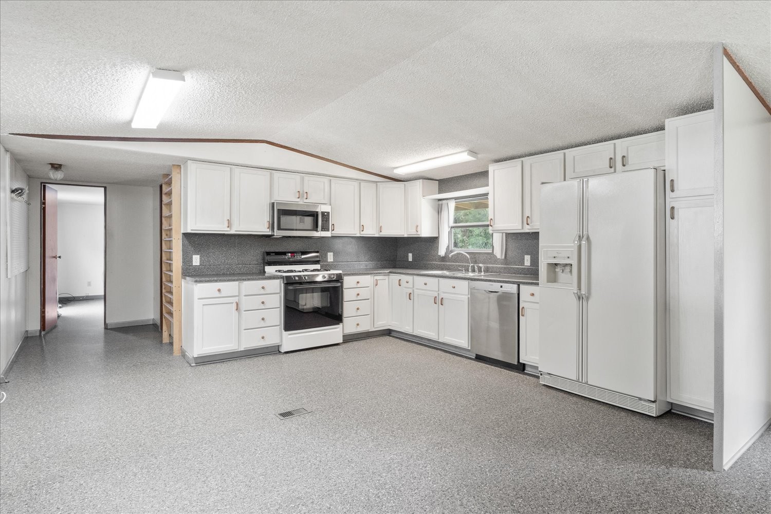 2332 Bear Creek Rd Property Photo 26