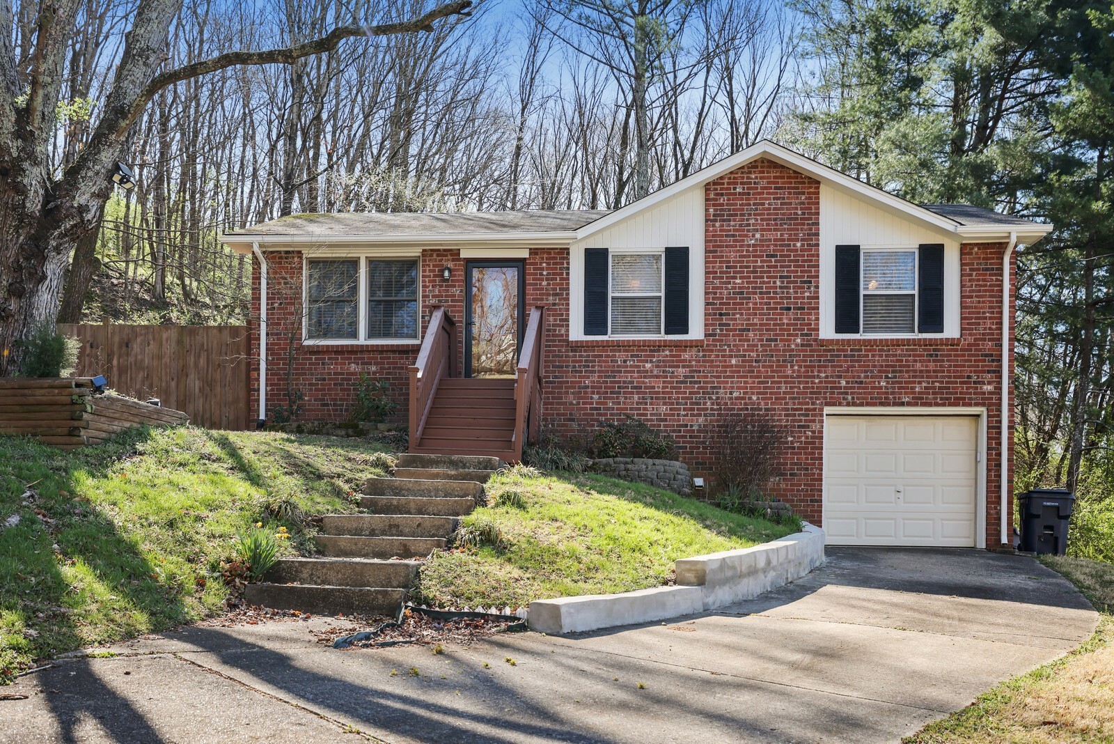 662 Hicks Rd Property Photo 1