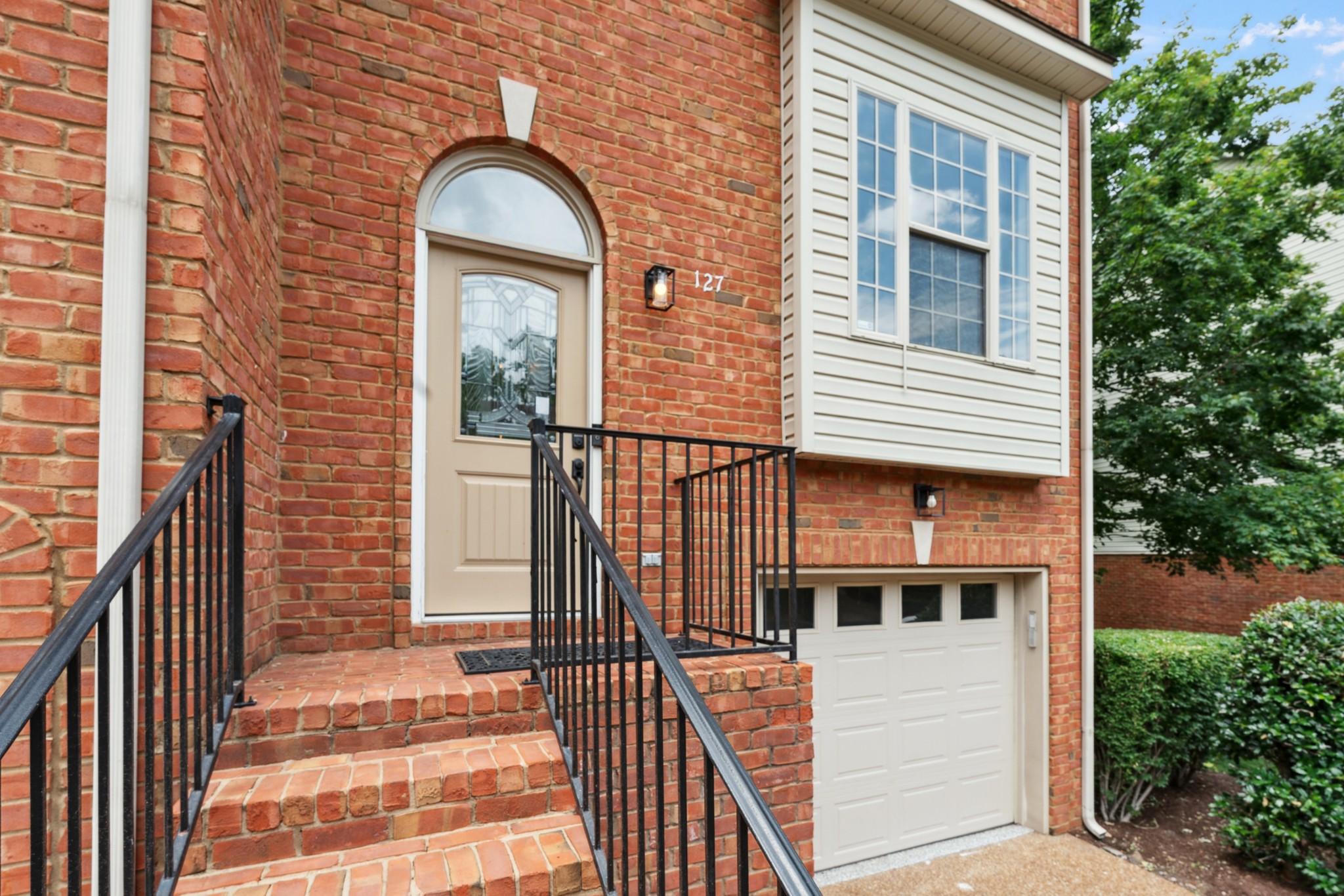 127 Carriage Ct Property Photo 3