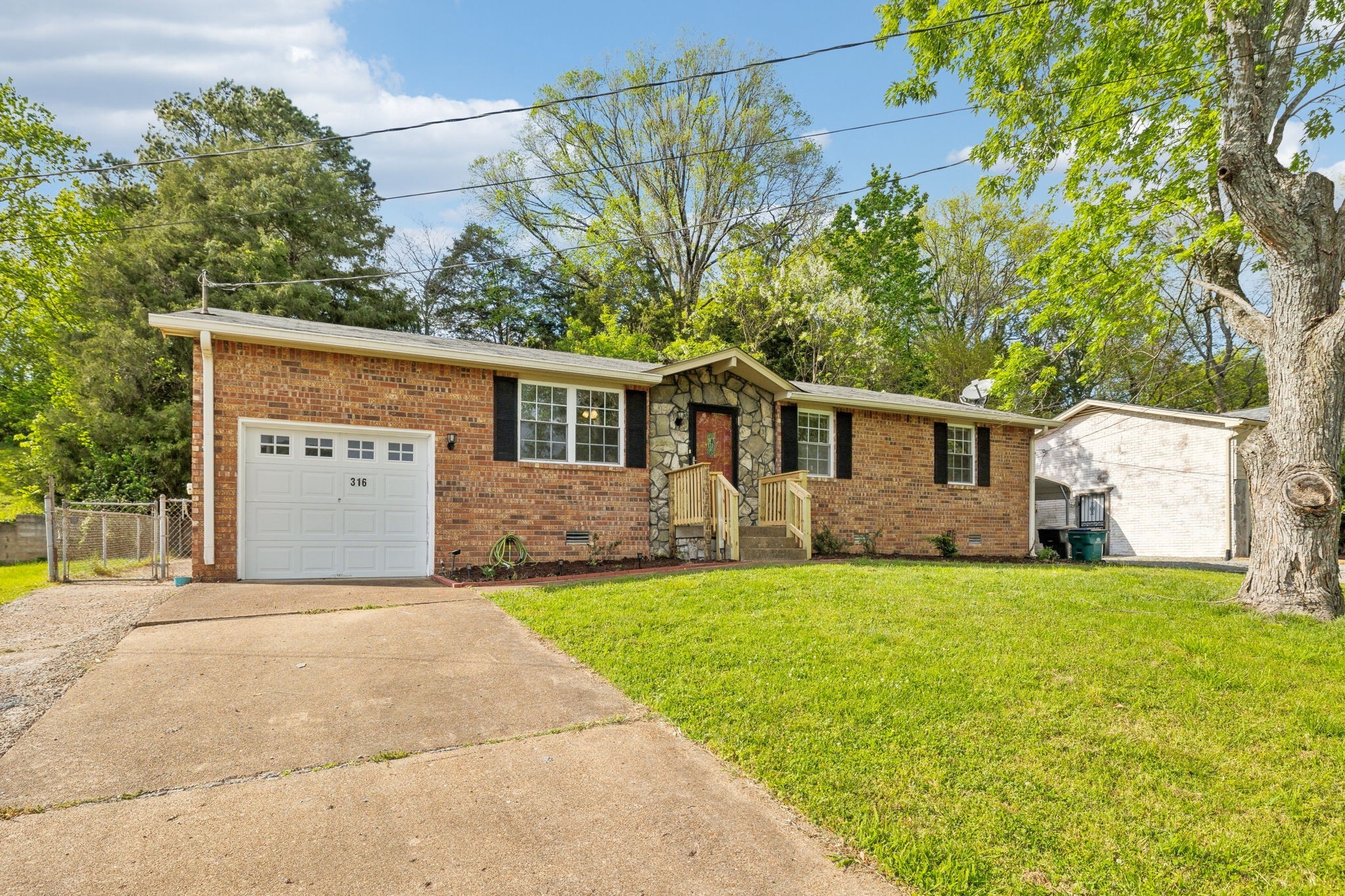 316 Townes Dr Property Photo 2