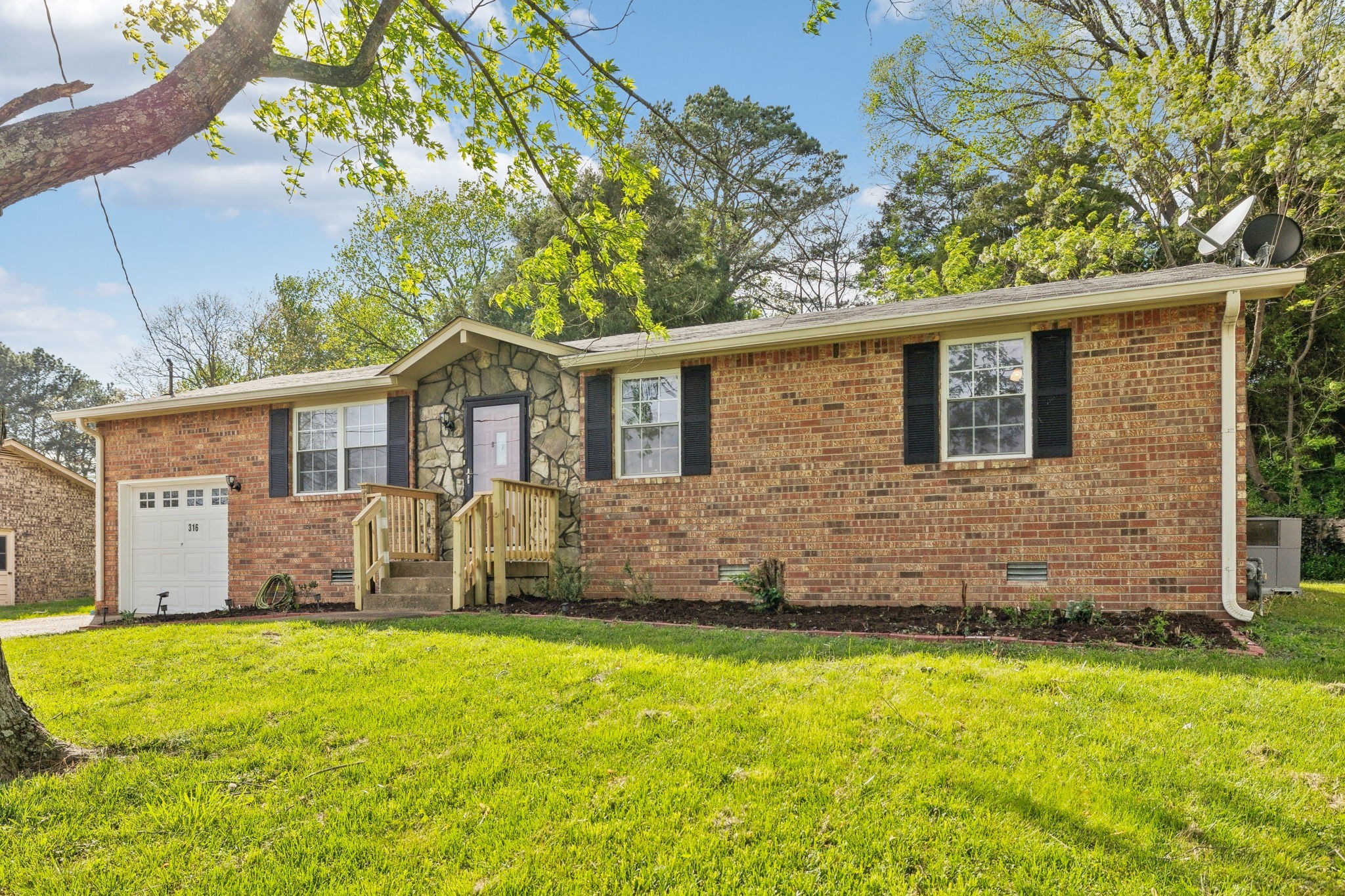 316 Townes Dr Property Photo 3