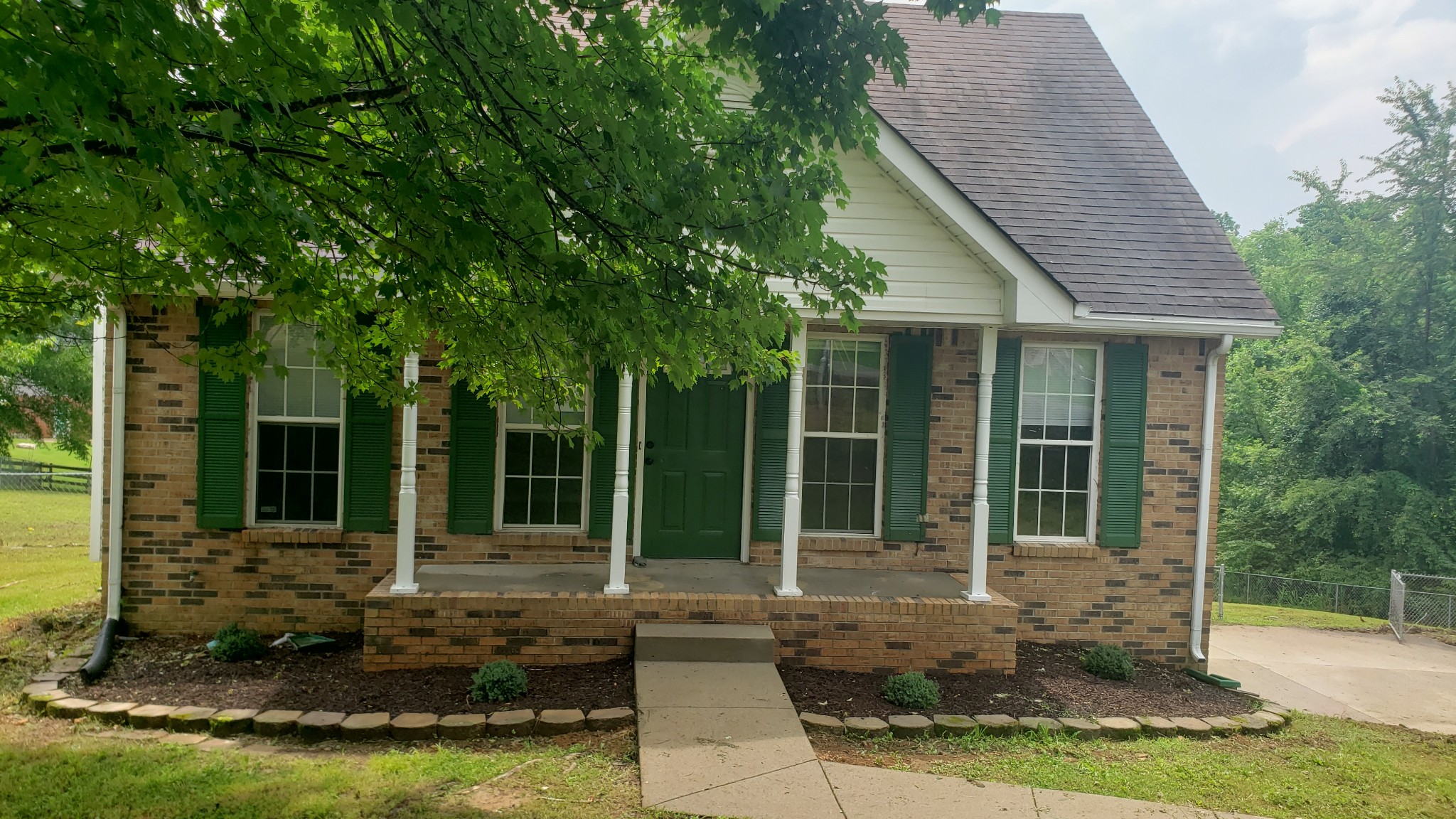 570 Barney Ln Property Photo 1