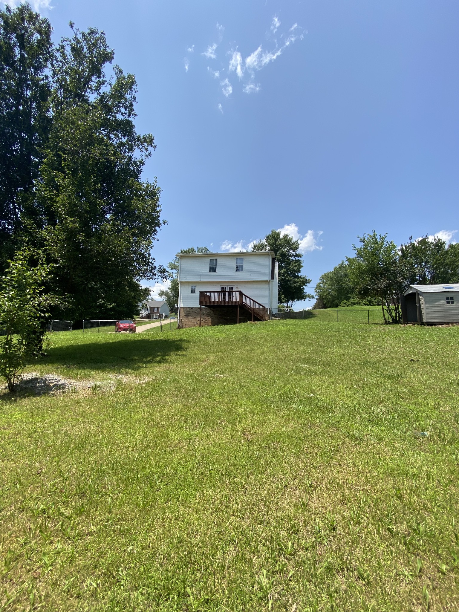 570 Barney Ln Property Photo 4