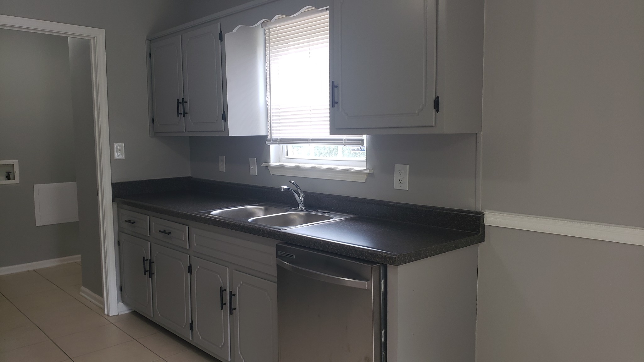 570 Barney Ln Property Photo 11