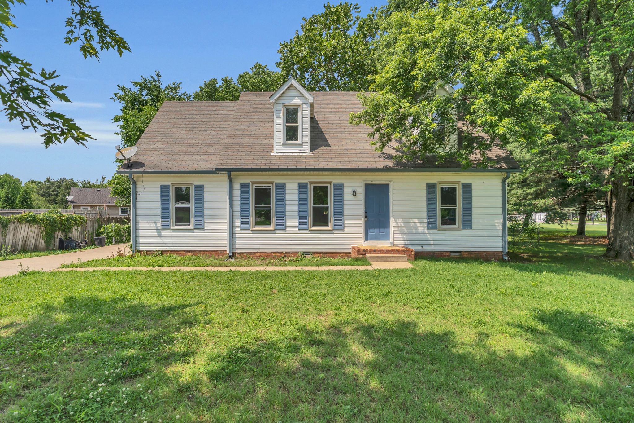 1222 Myers Dr Property Photo 3