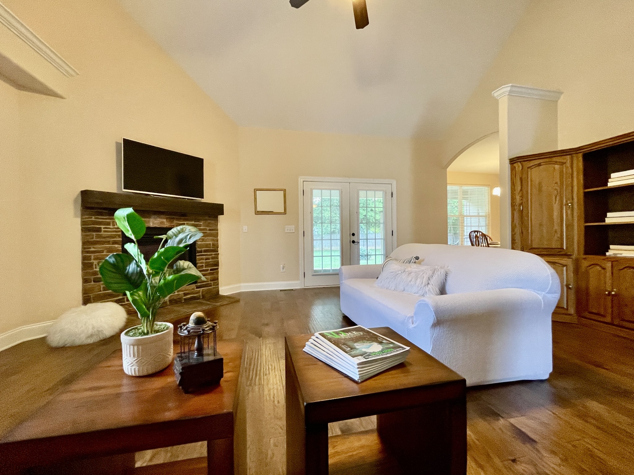 3243 Mecklenburg Dr Property Photo 5