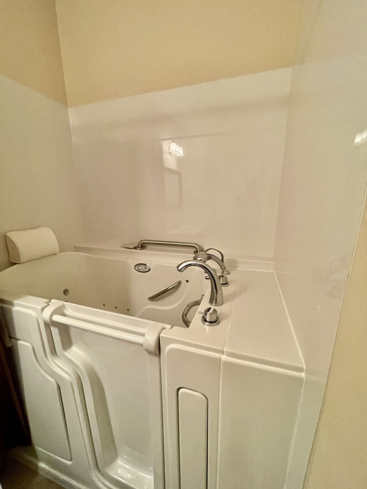 3243 Mecklenburg Dr Property Photo 16