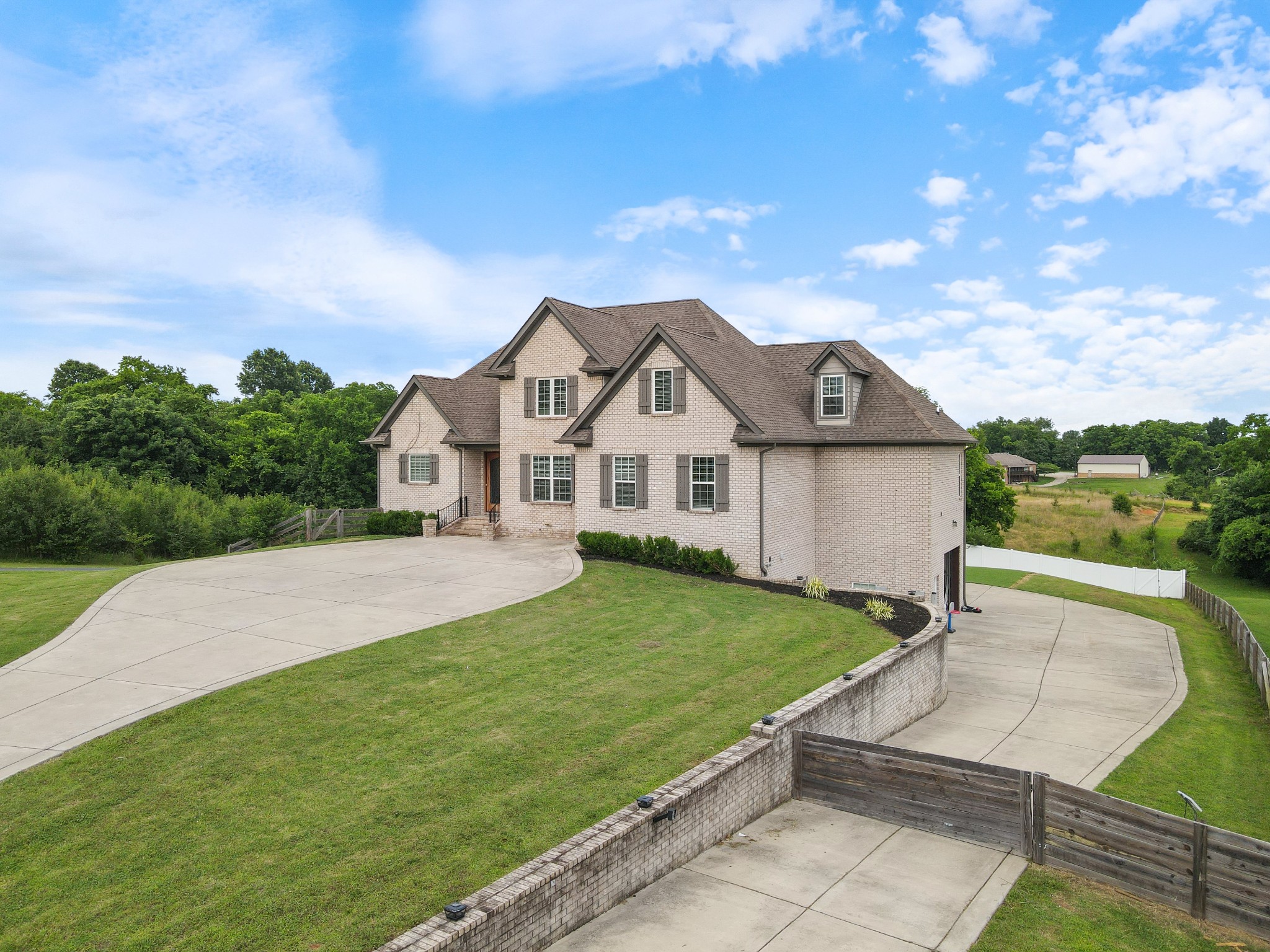 122 Riverwood Dr Property Photo 4