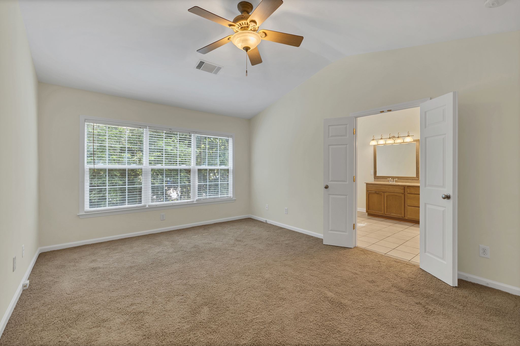 146 Stanwick Dr Property Photo 17