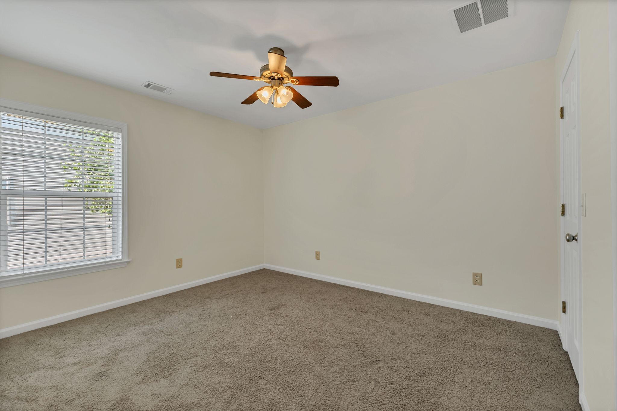 146 Stanwick Dr Property Photo 22