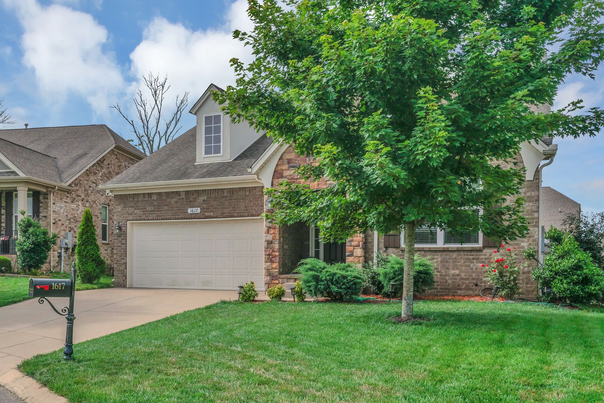 1617 Southhampton Way Property Photo 3