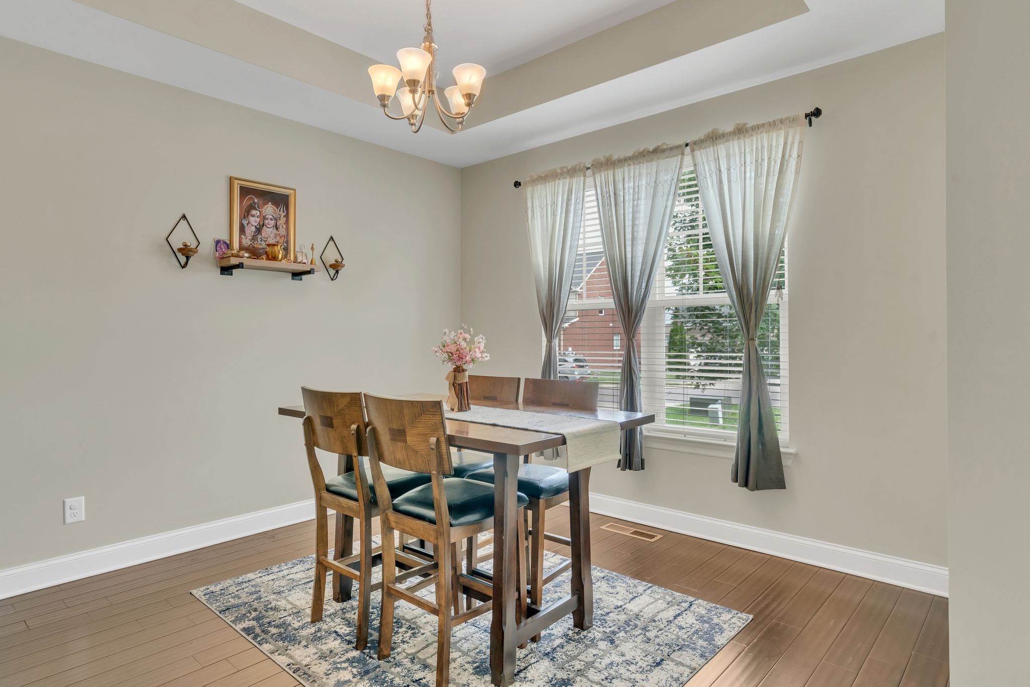 1617 Southhampton Way Property Photo 8
