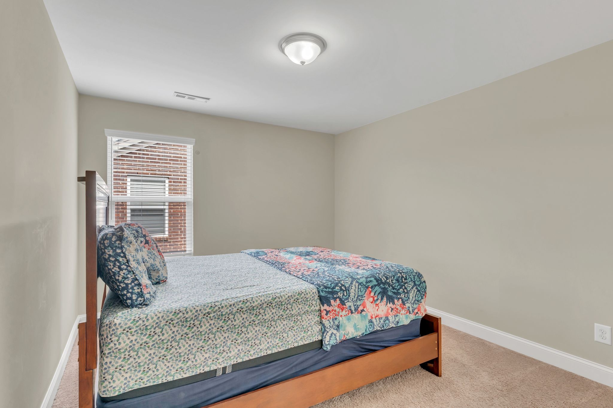 1617 Southhampton Way Property Photo 18