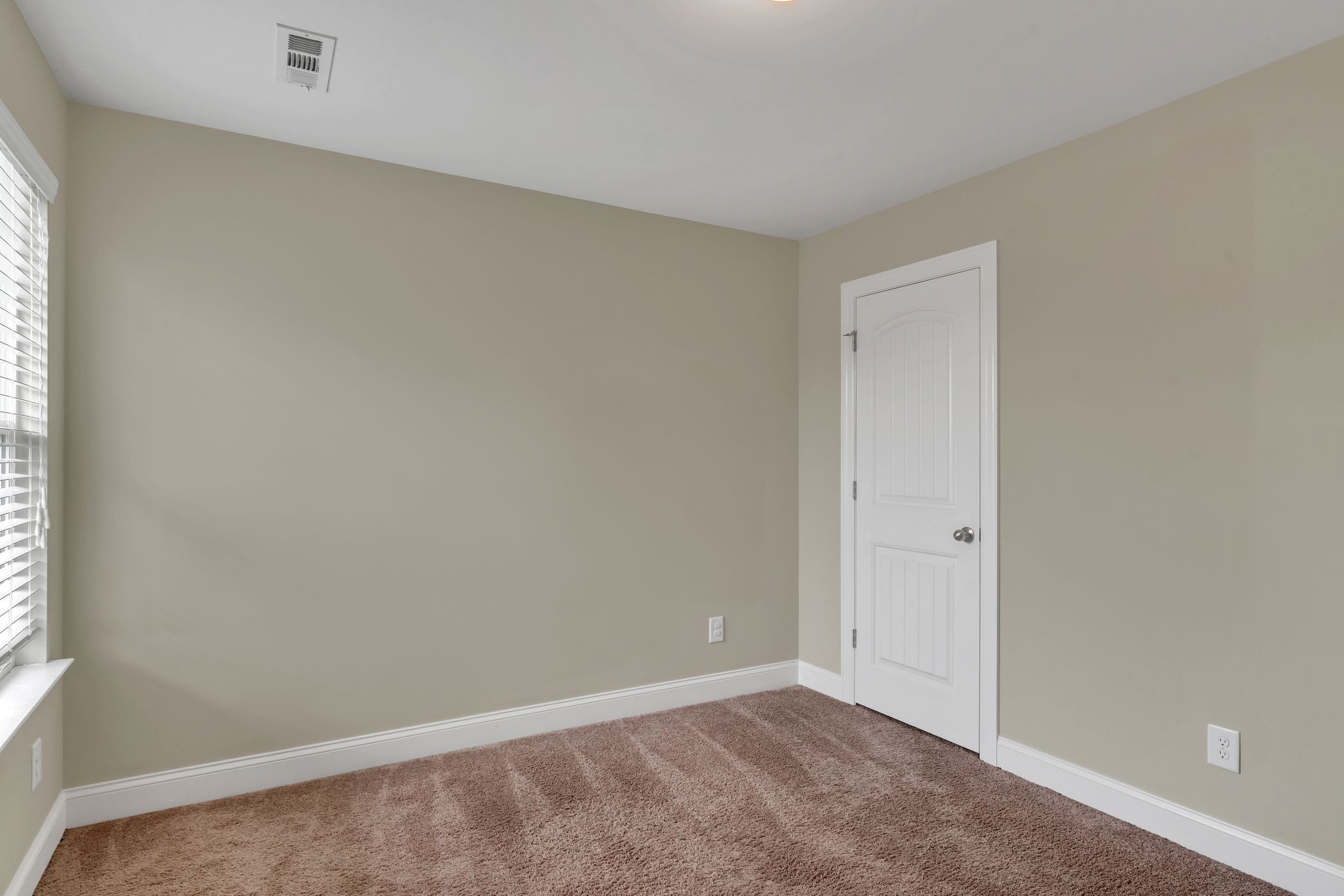 1617 Southhampton Way Property Photo 22