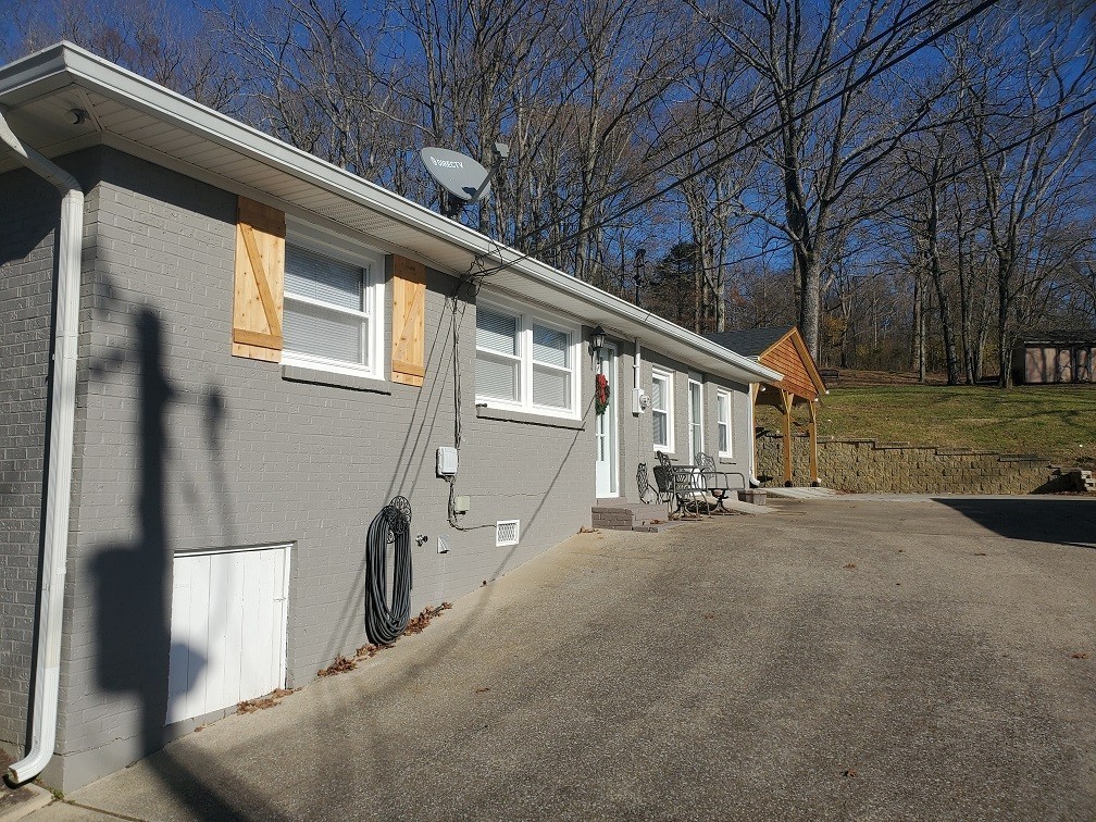 1544 Center Point Rd Property Photo 1
