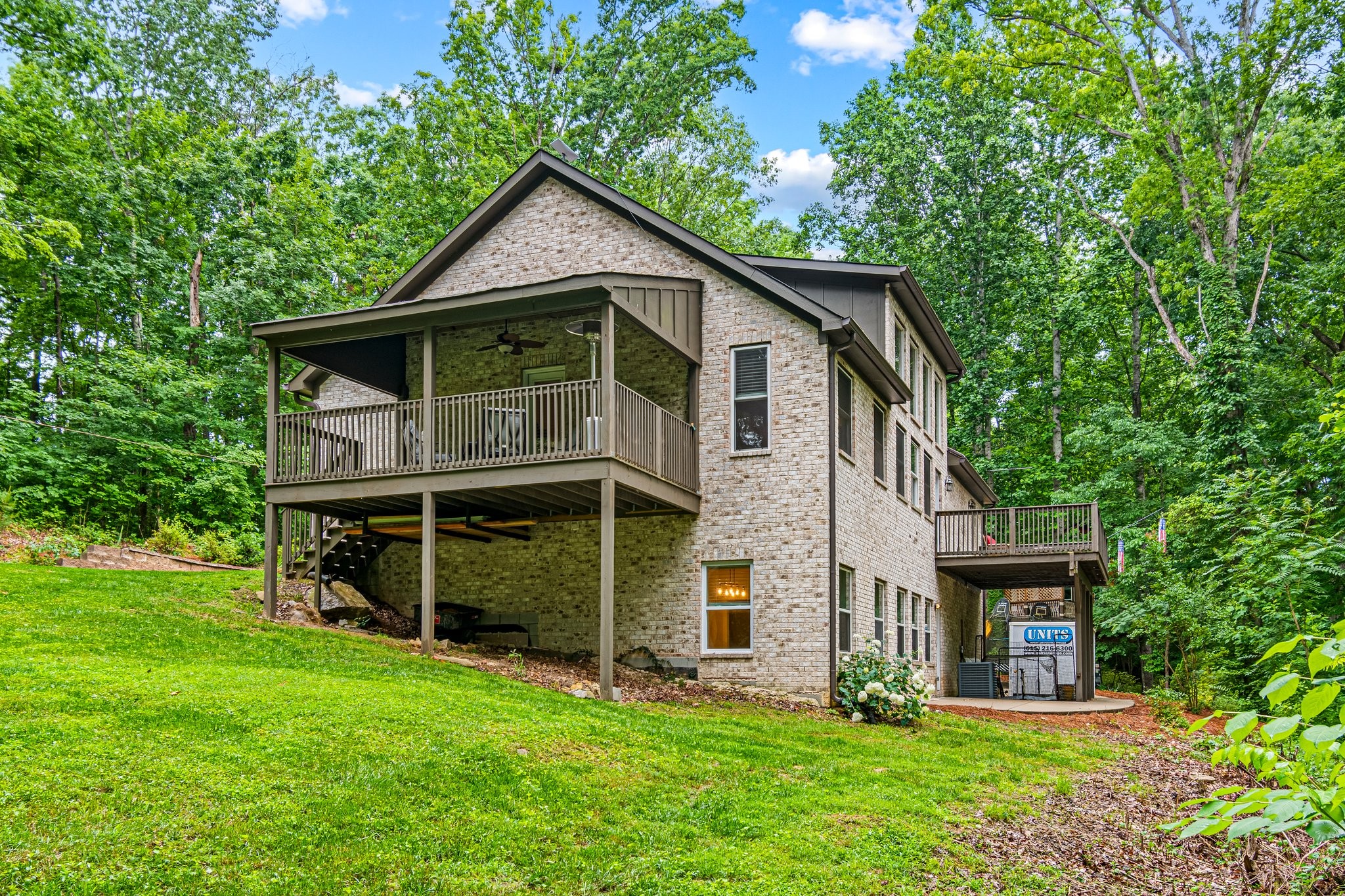 4545 Sears Rd Property Photo 4