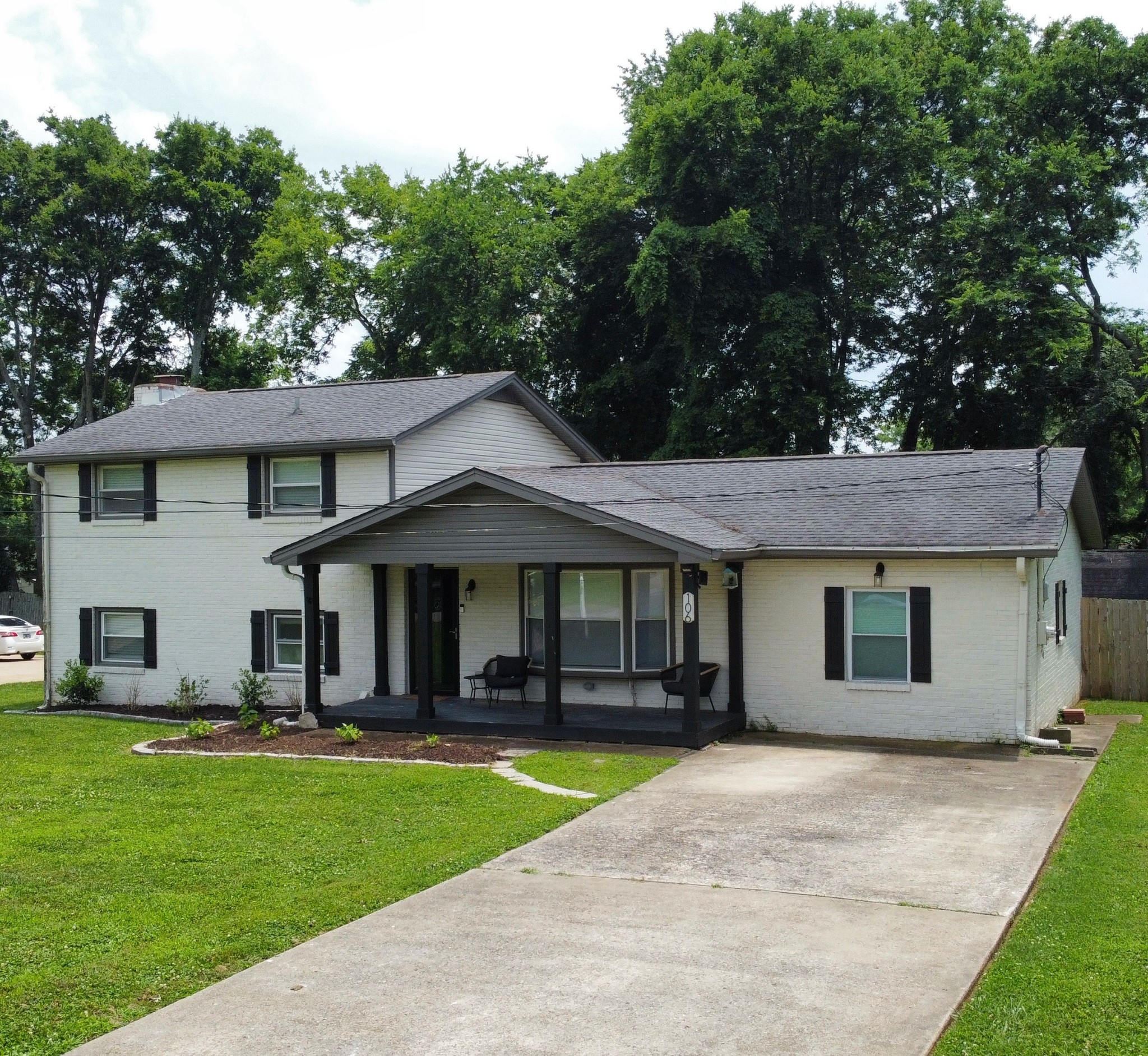 106 Colonial Dr Property Photo 4