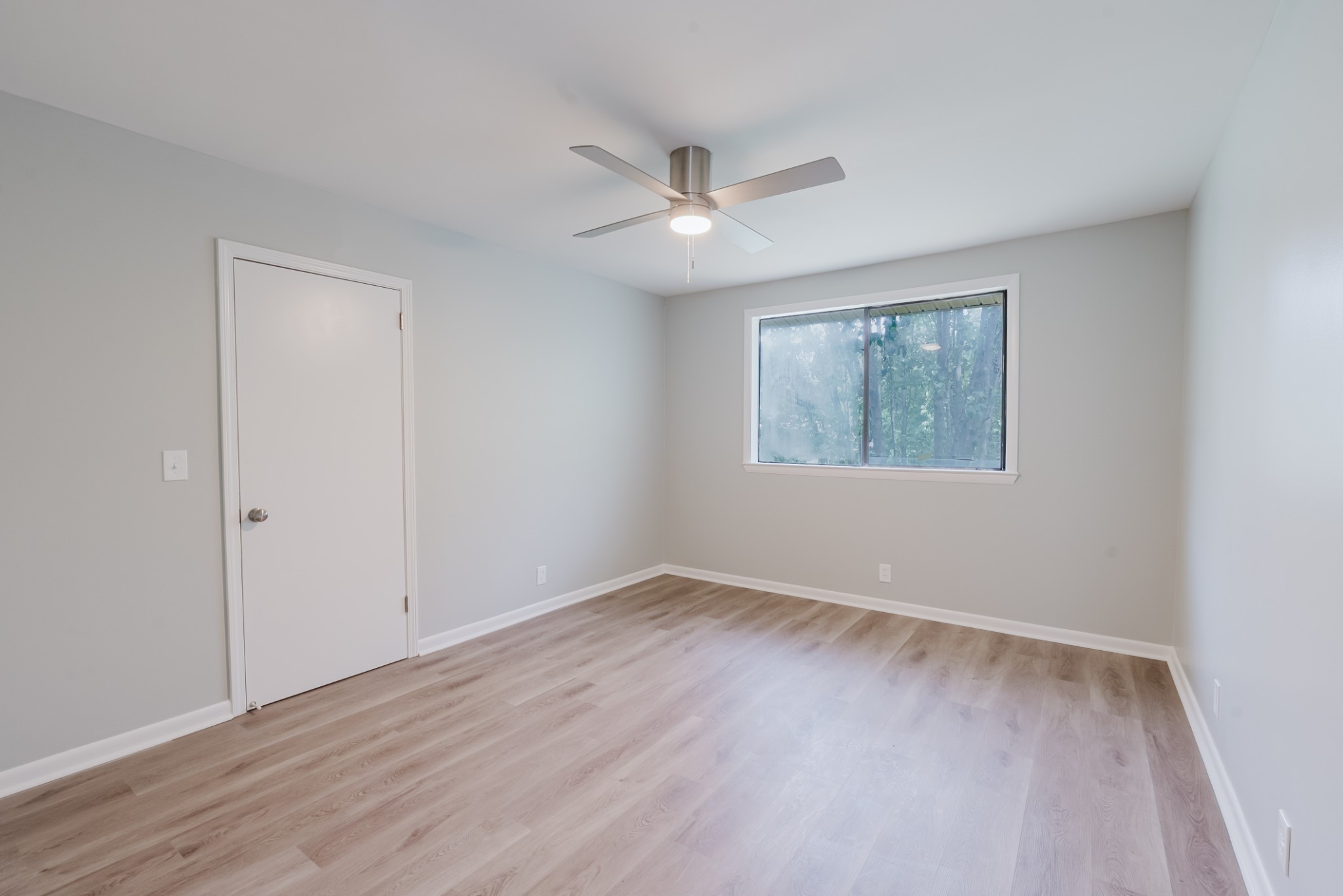 4958 Edmondson Pike Property Photo 11