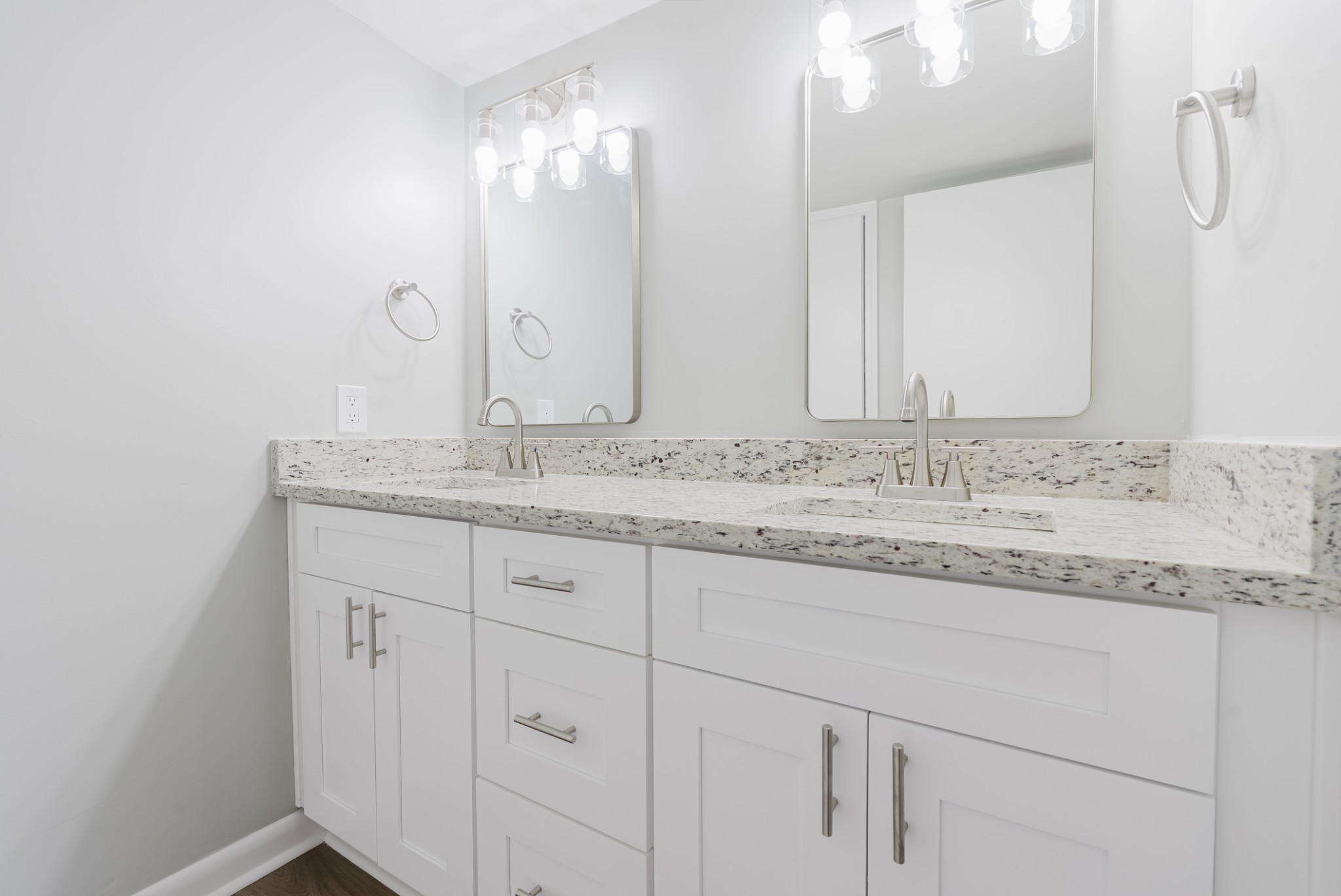 4958 Edmondson Pike Property Photo 13
