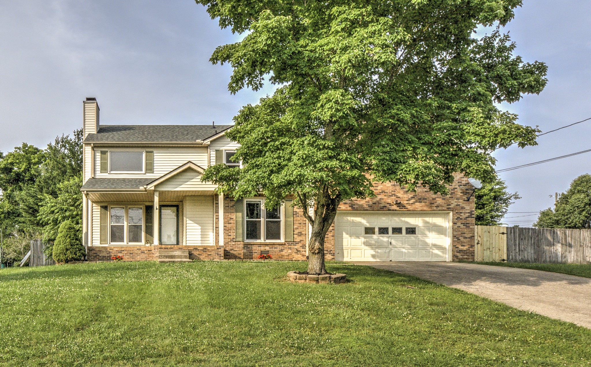 1237 Archwood Dr Property Photo 2