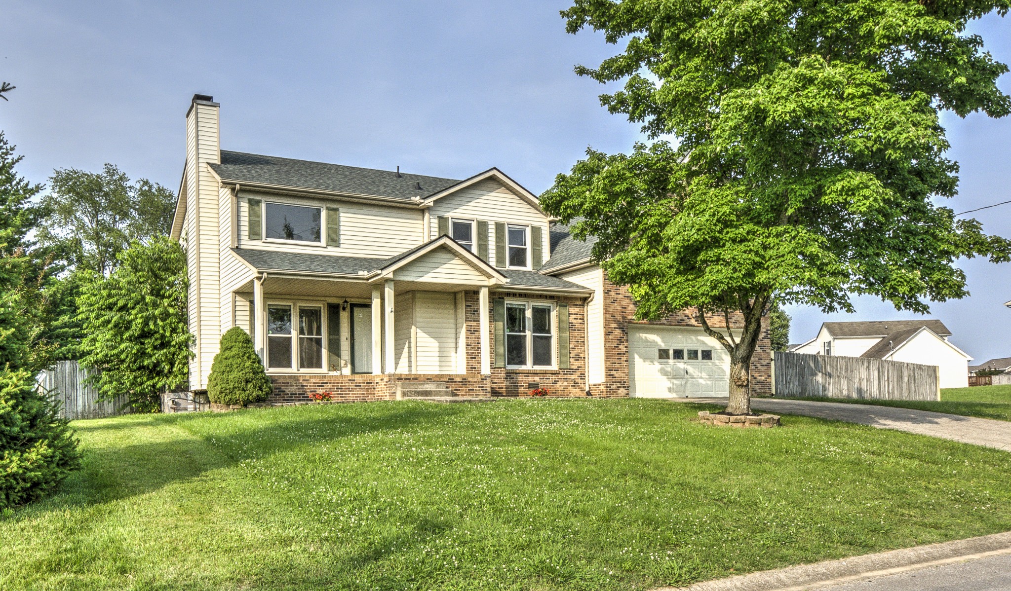 1237 Archwood Dr Property Photo 3