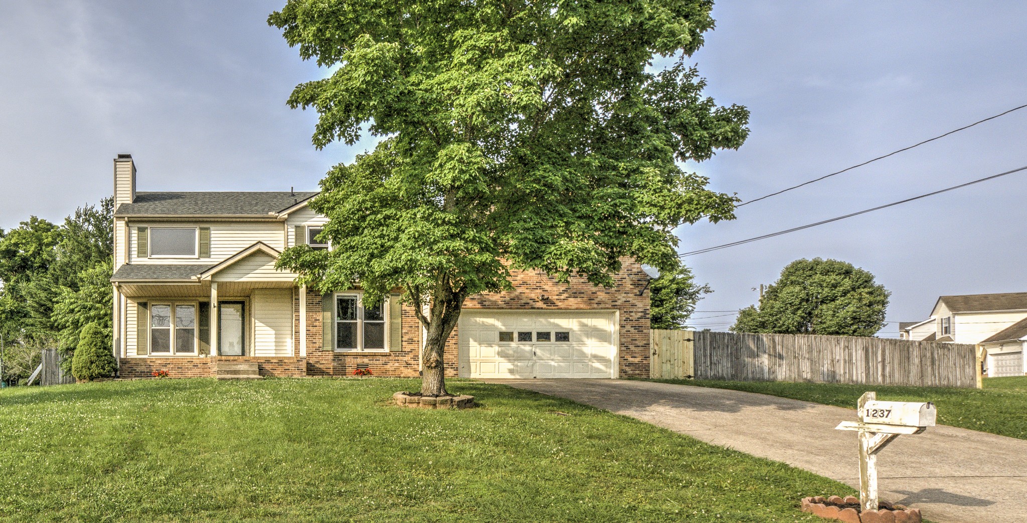 1237 Archwood Dr Property Photo 4
