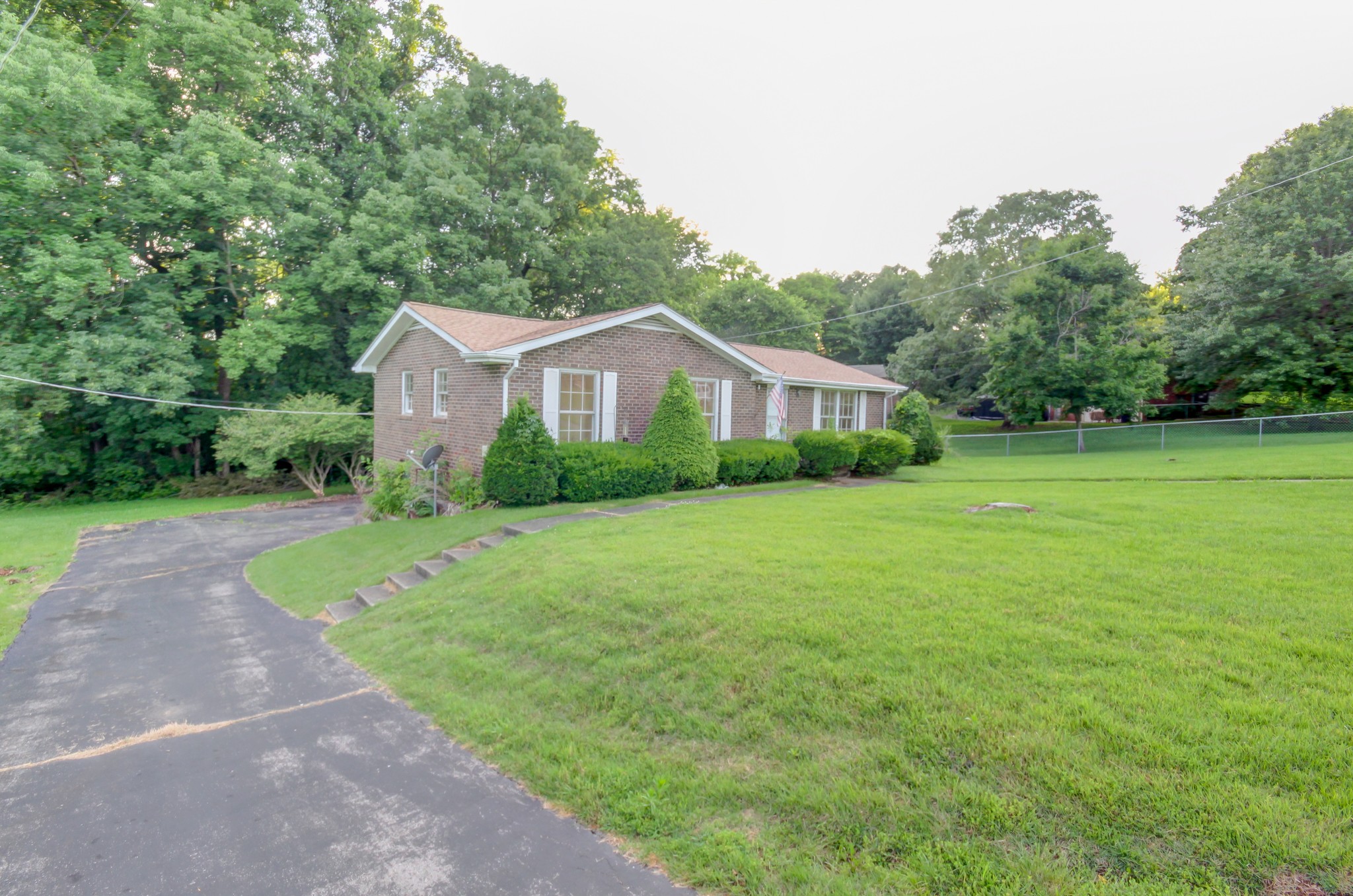 304 Ridgeland Dr Property Photo 3