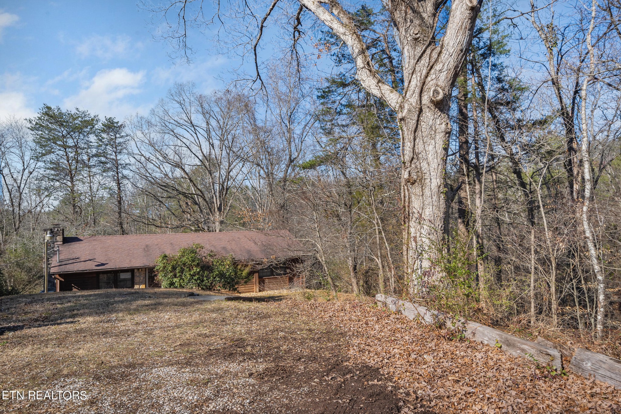 820 Old Gate Rd Property Photo 6
