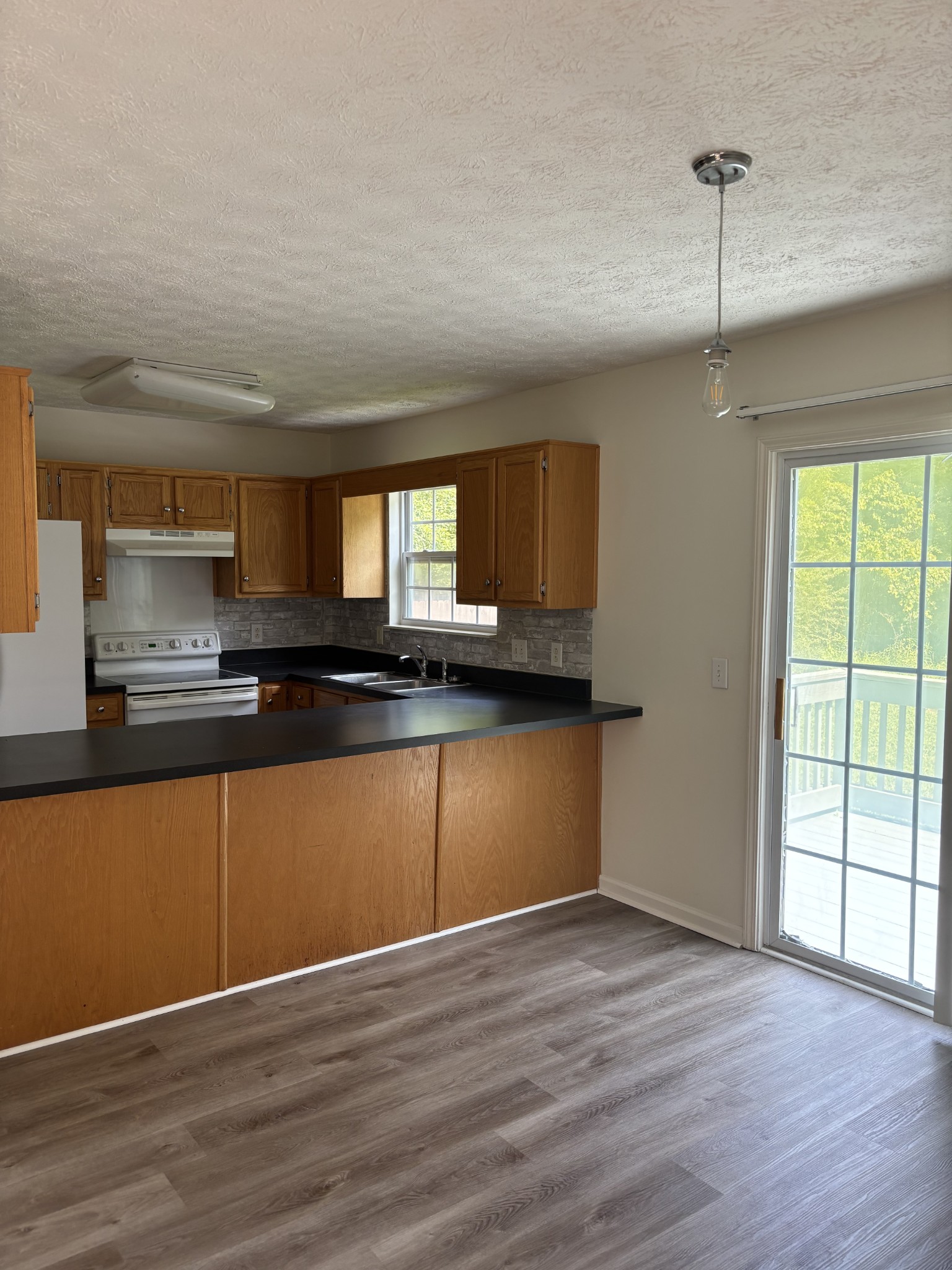 2060 Stanford Village Dr Property Photo 8