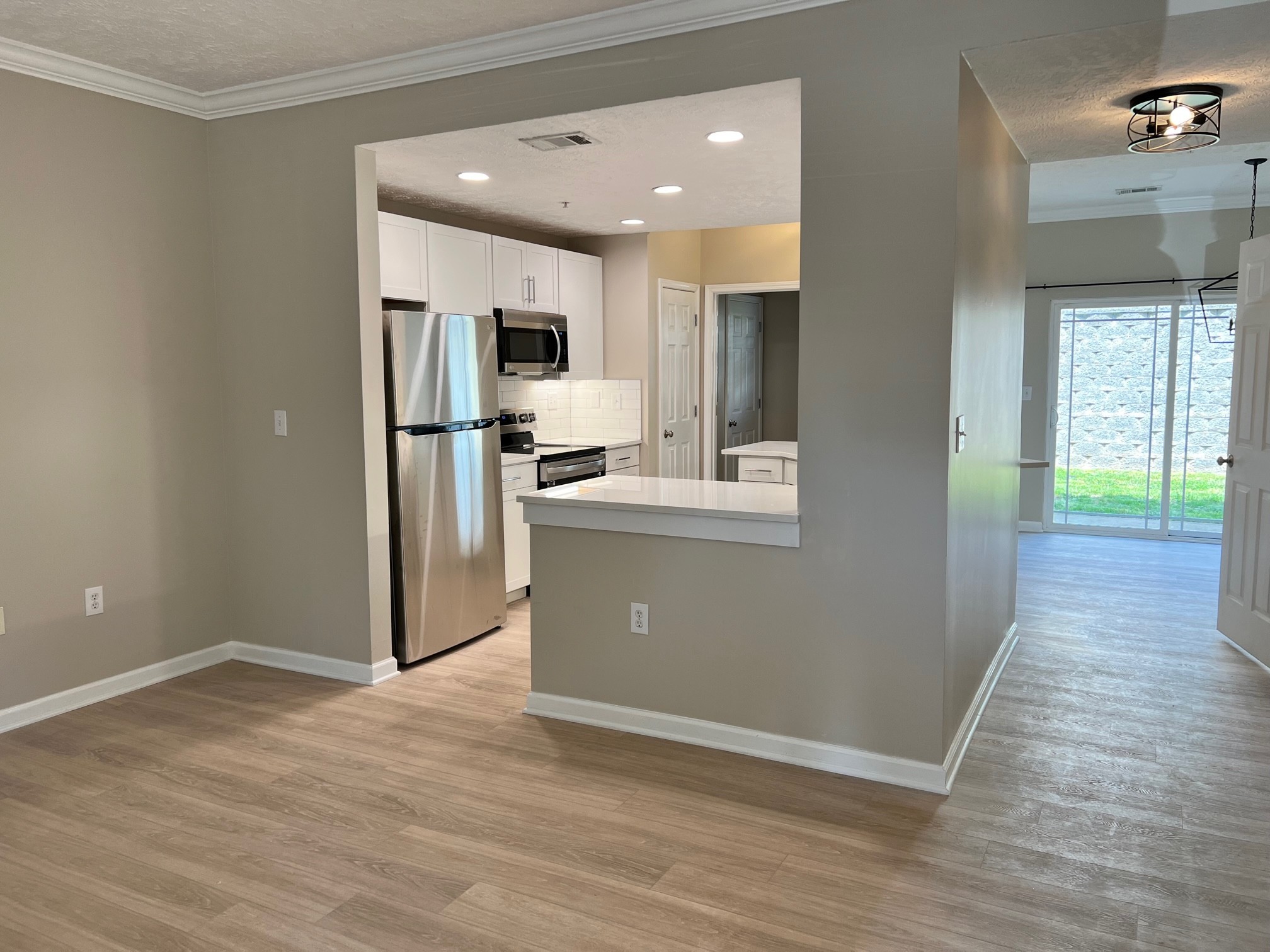 1022 Somerset Springs Dr Property Photo 2