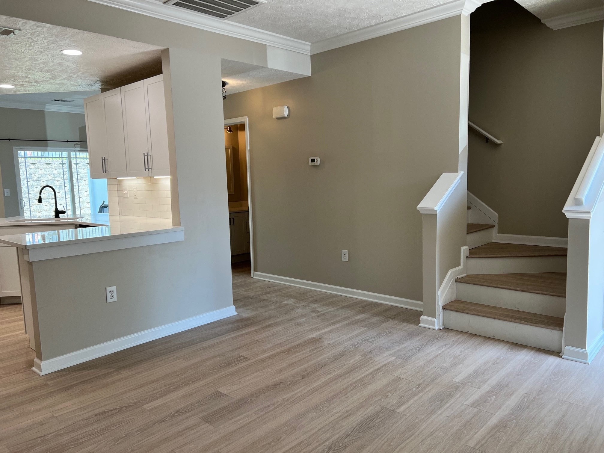 1022 Somerset Springs Dr Property Photo 3