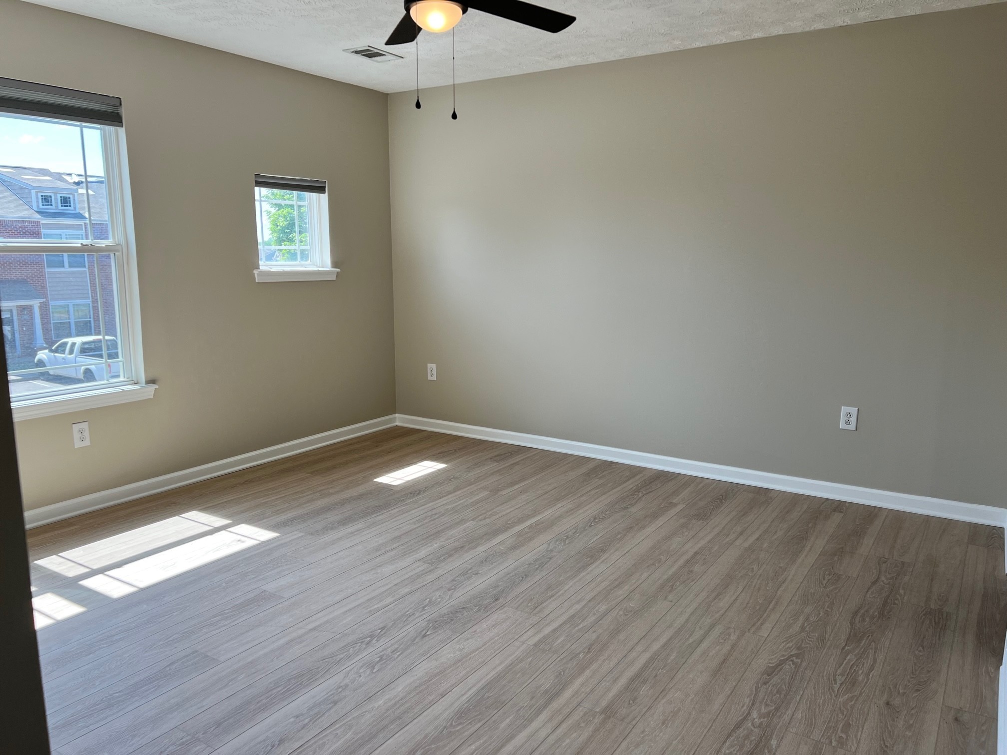 1022 Somerset Springs Dr Property Photo 8