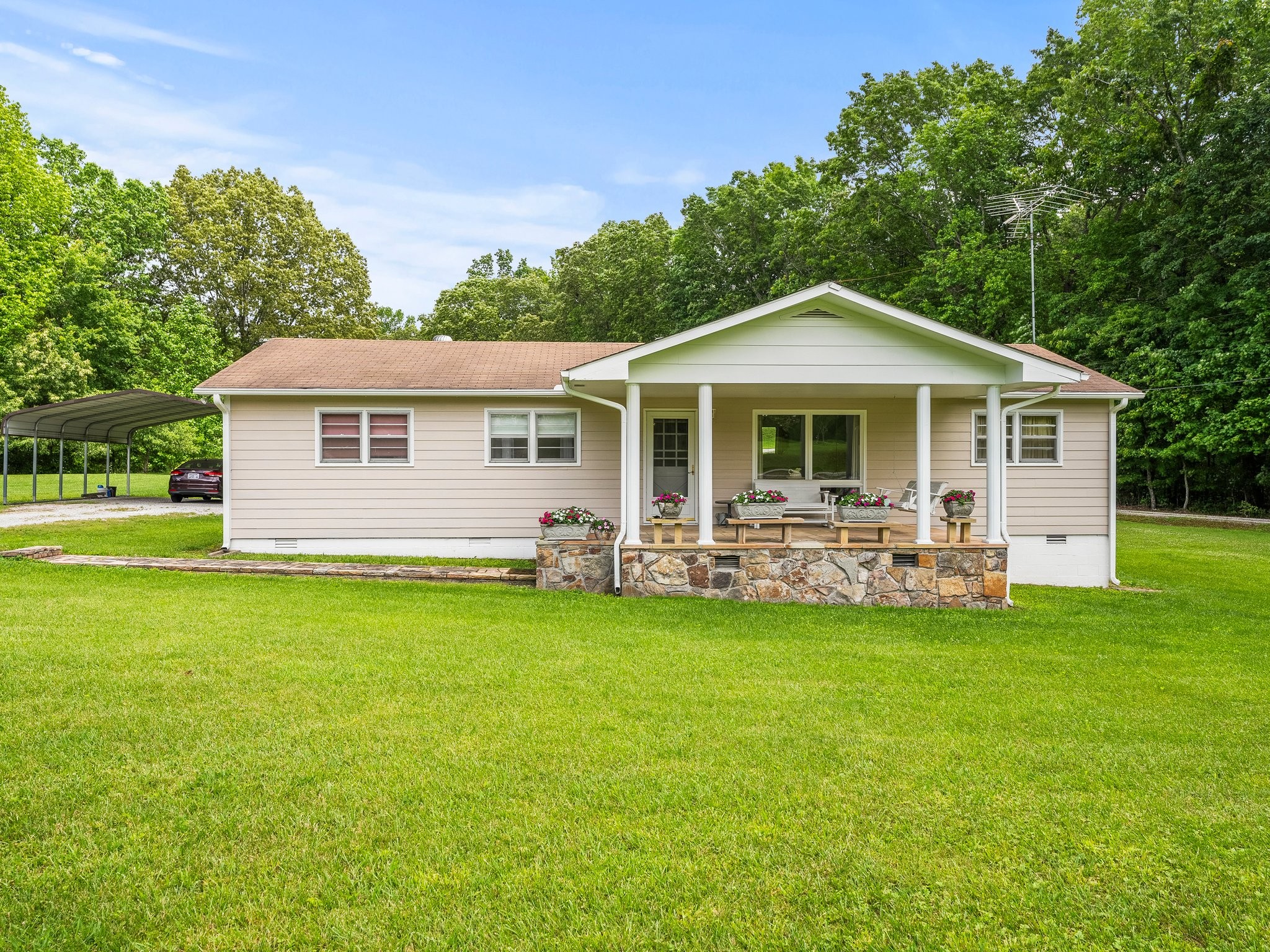 1544 Midway Rd Property Photo 1