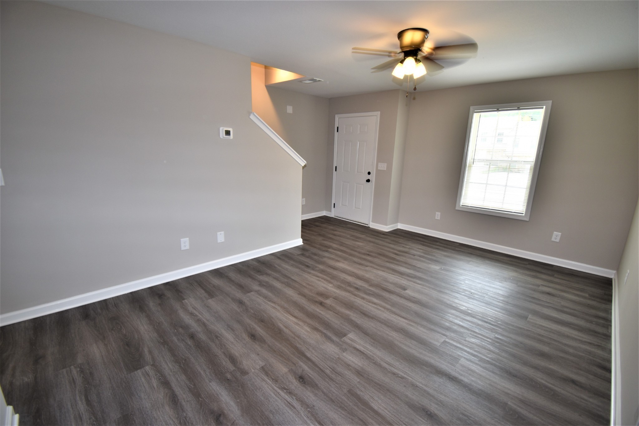 424 Glenstone Springs Dr Property Photo 3