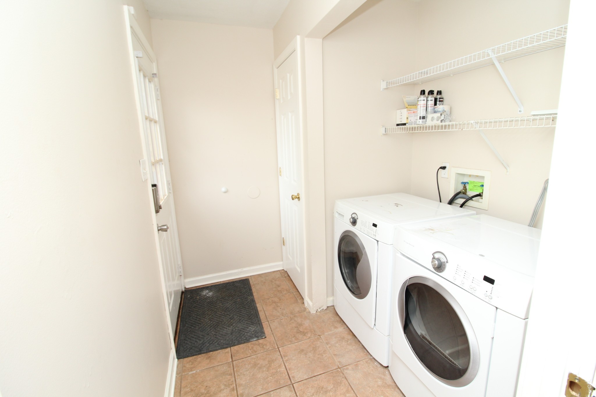 1174 Schatten Street Property Photo 3