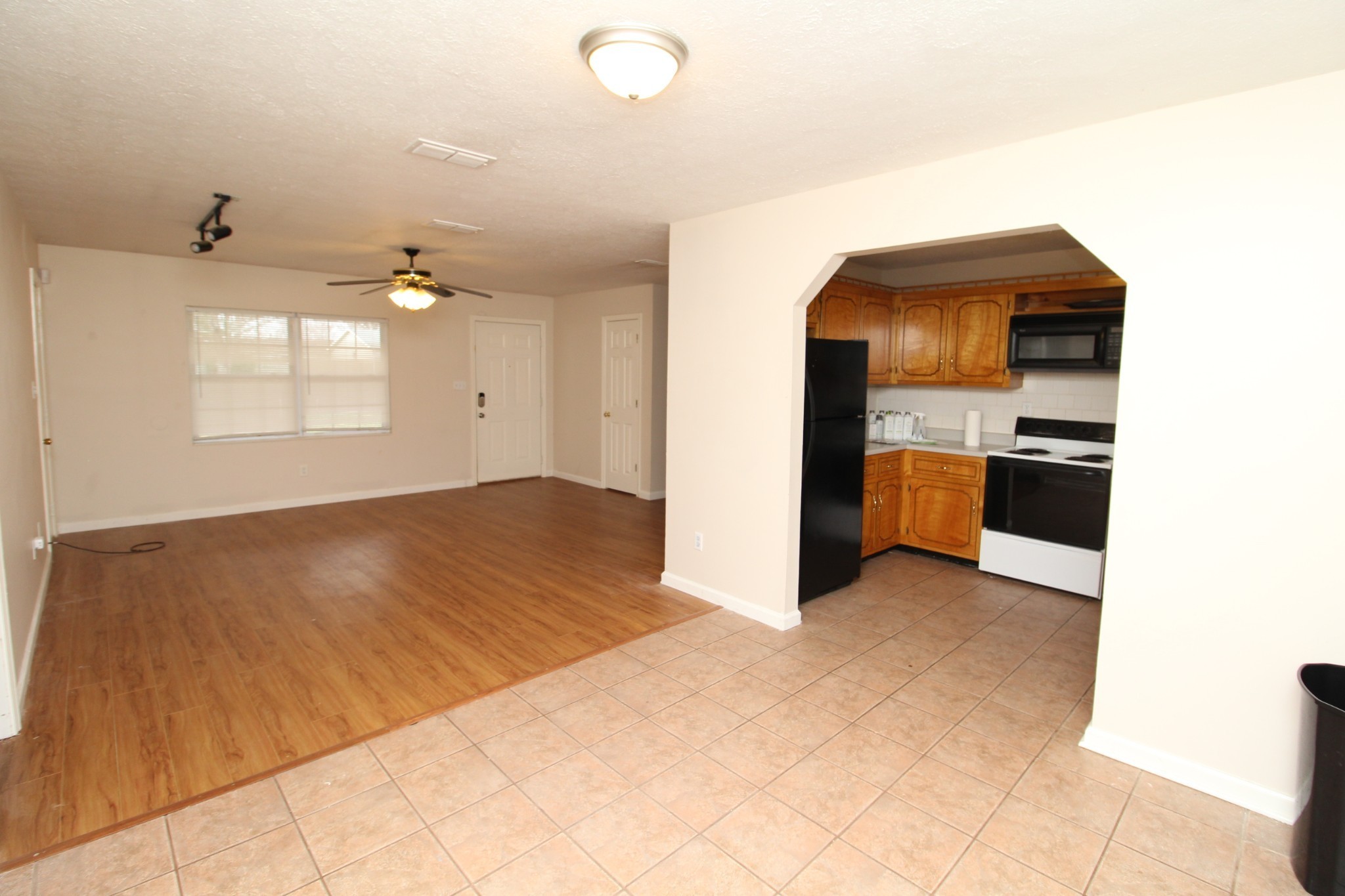 1174 Schatten Street Property Photo 4