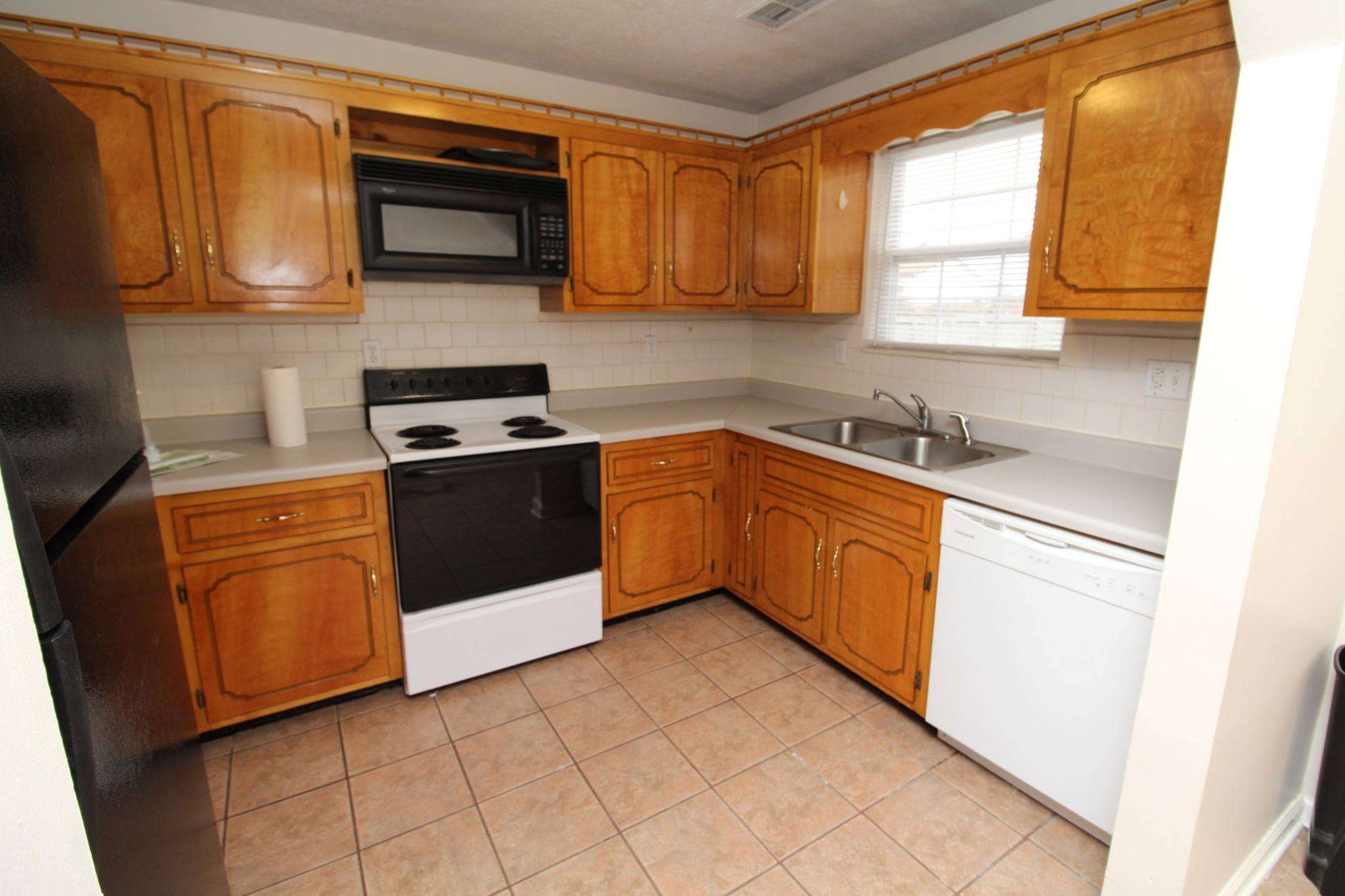 1174 Schatten Street Property Photo 5