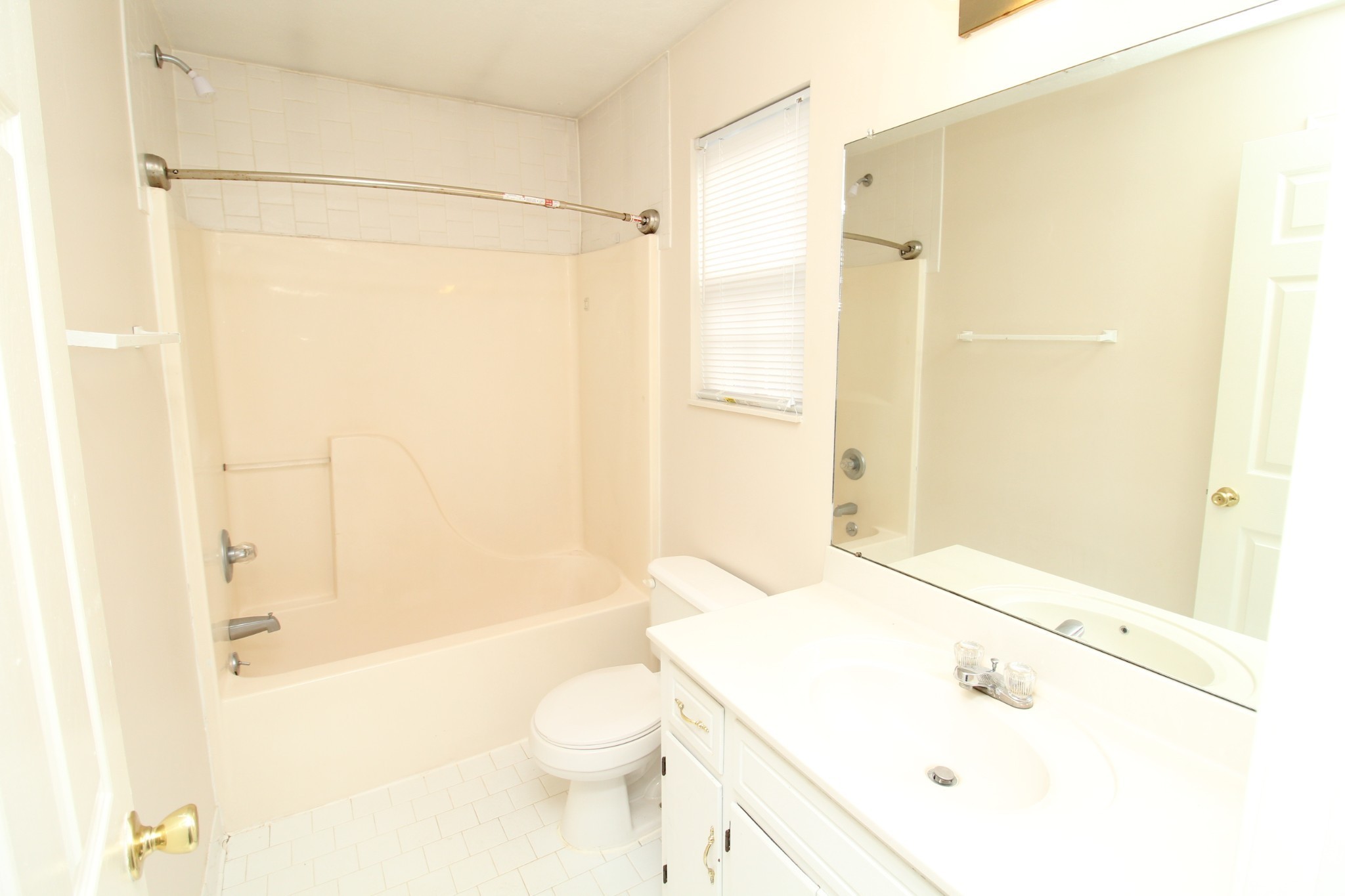 1174 Schatten Street Property Photo 7