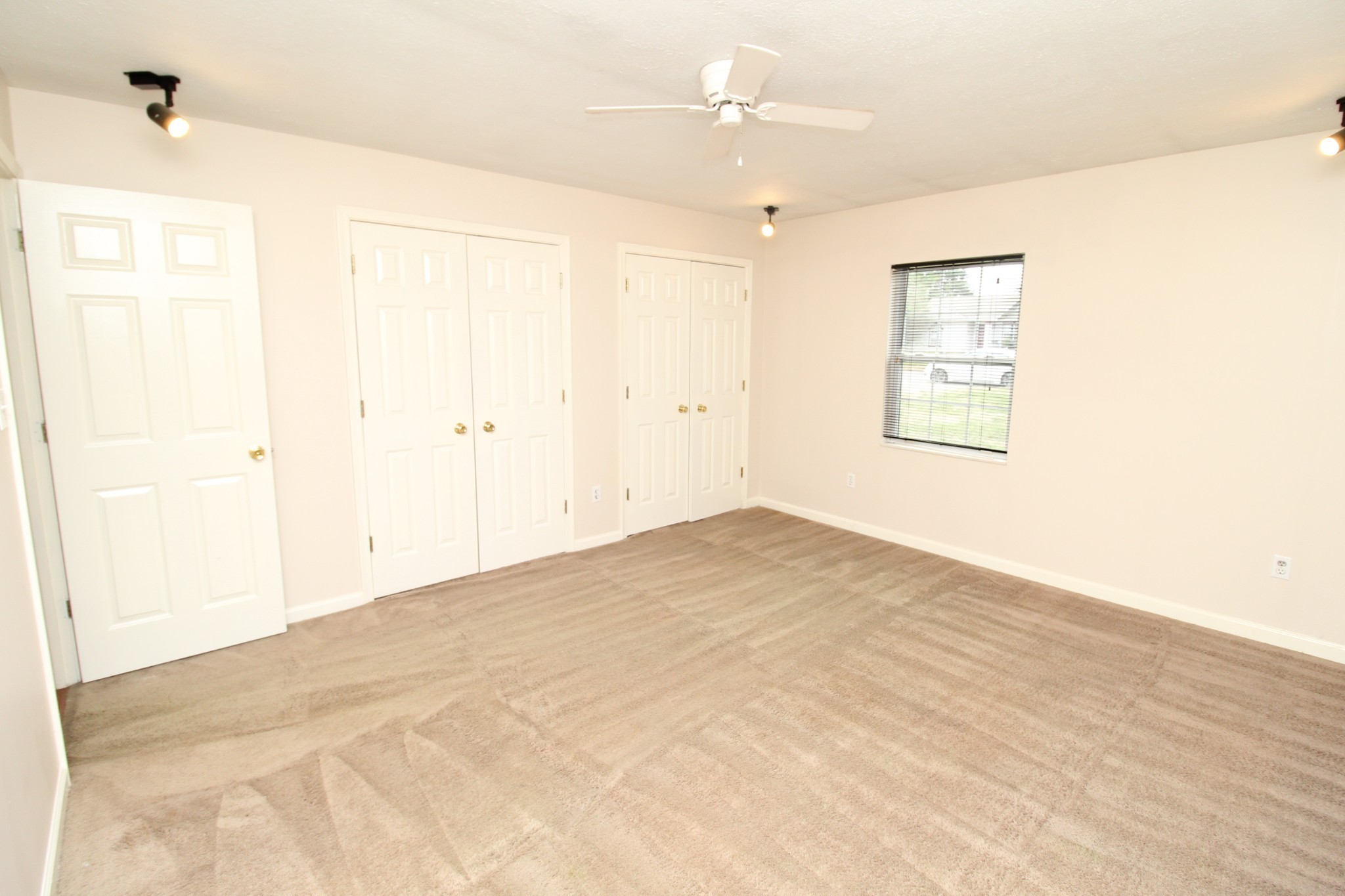 1174 Schatten Street Property Photo 8