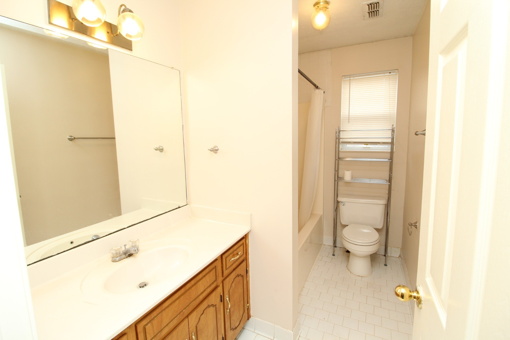 1174 Schatten Street Property Photo 9