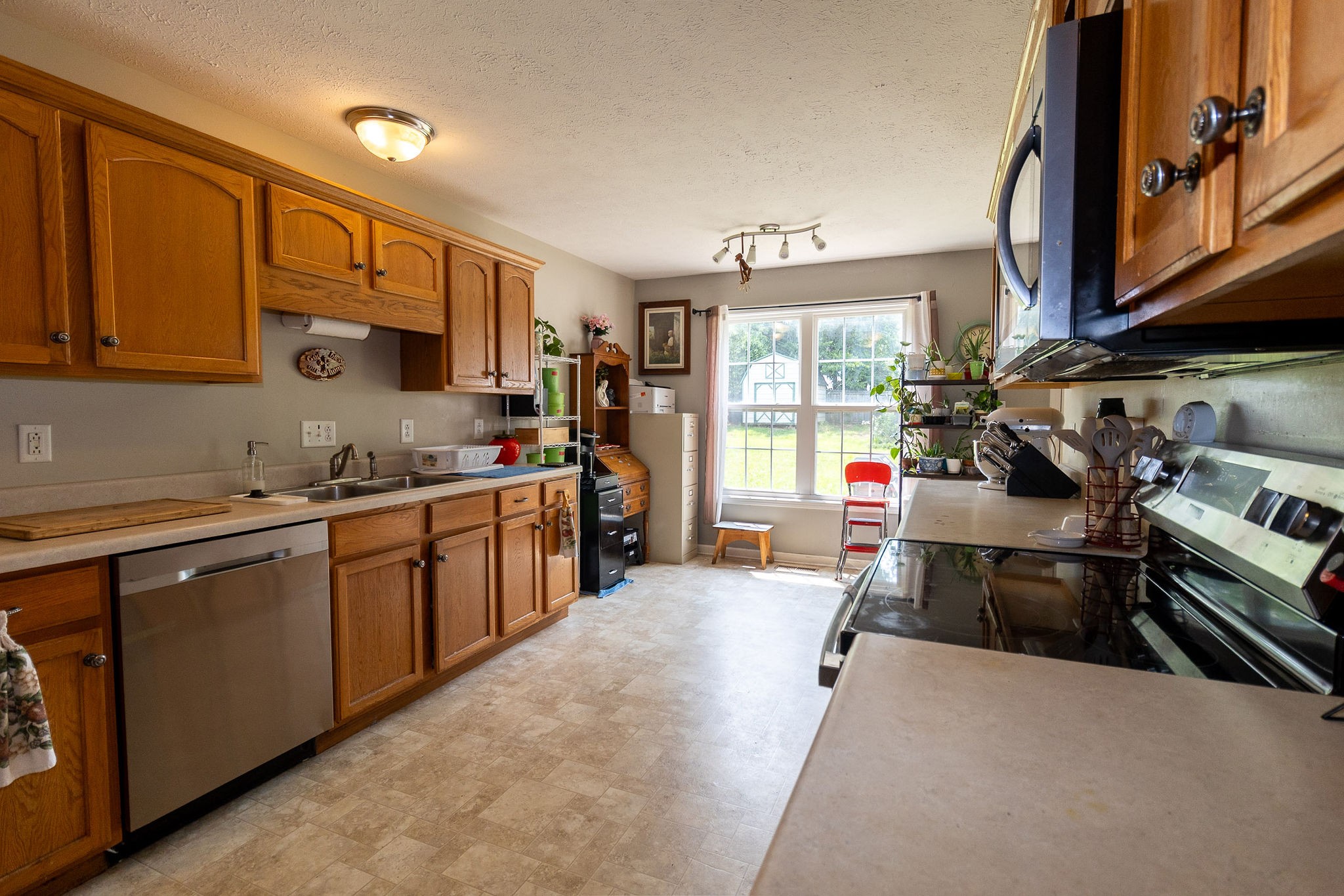 674 Superior Ln Property Photo 12