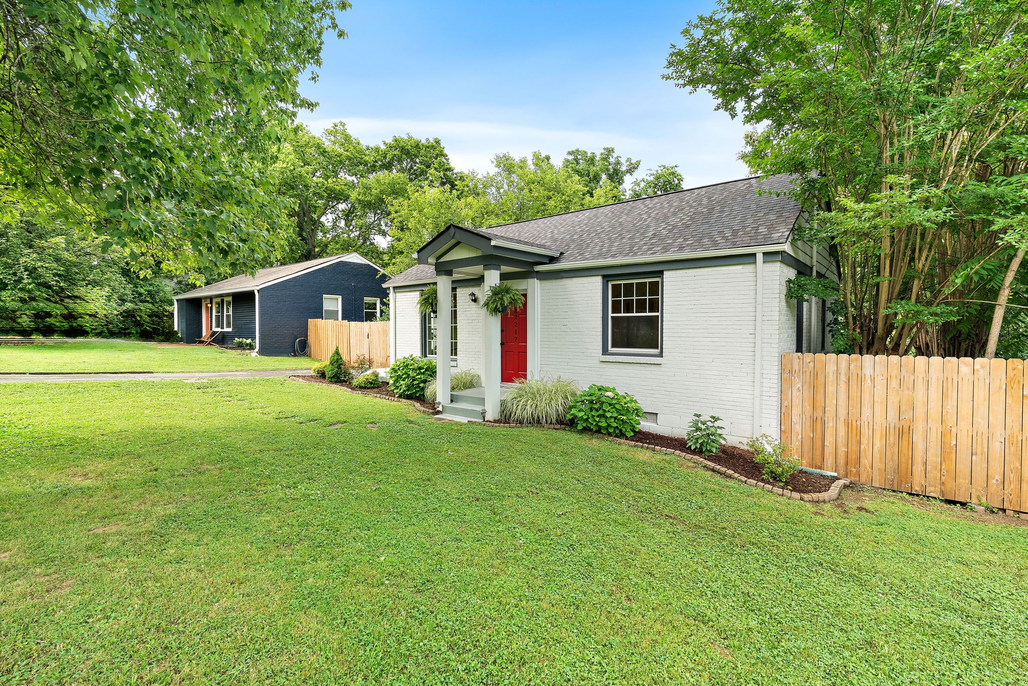 2217 Fernwood Dr Property Photo 2