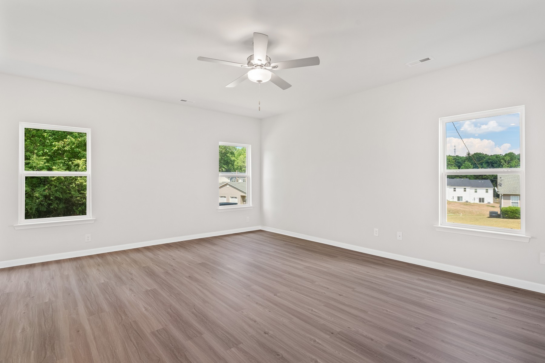 2044 Lala Loop Property Photo 4