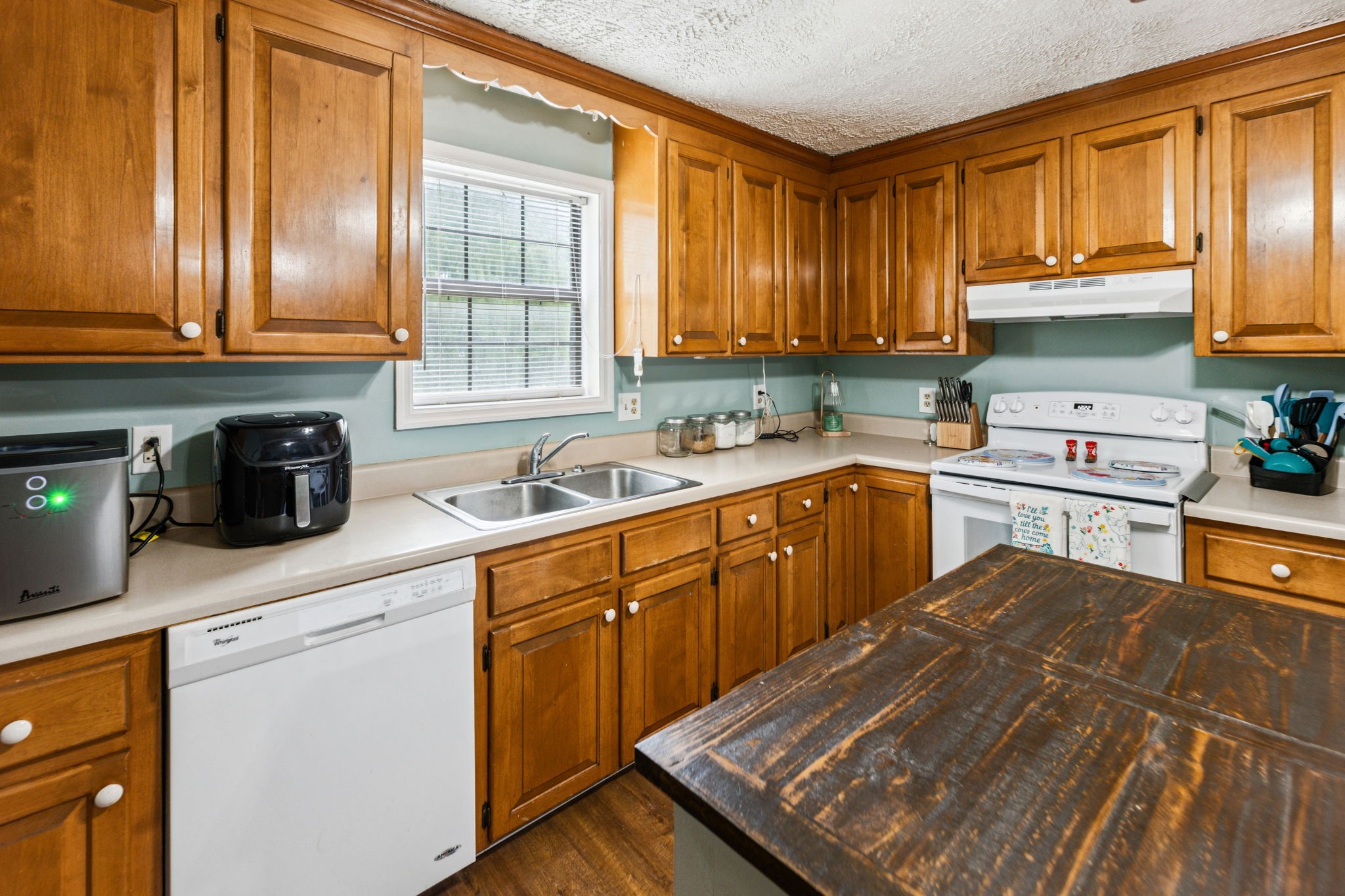 8663 Dog Creek Rd Property Photo 10