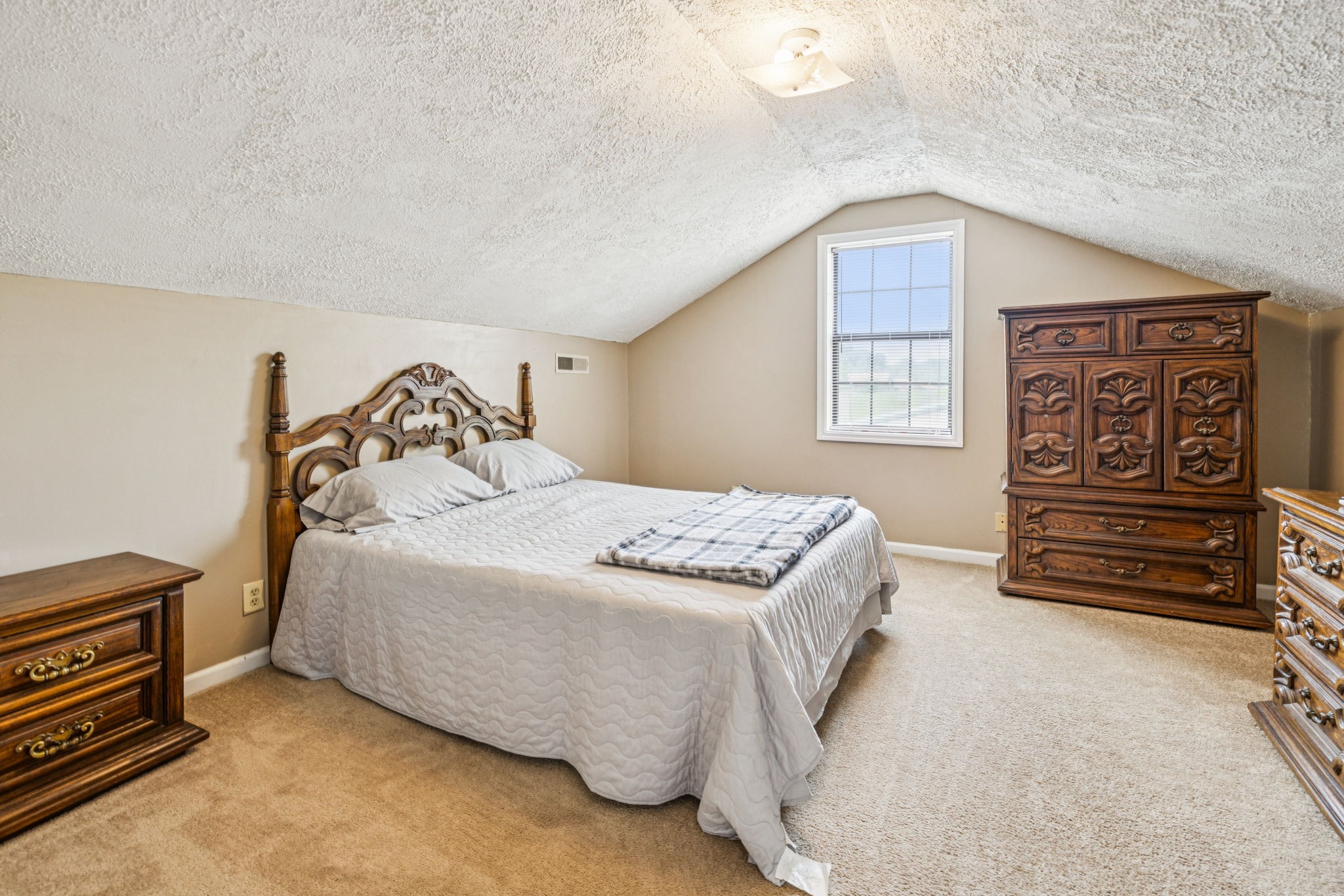 8663 Dog Creek Rd Property Photo 18