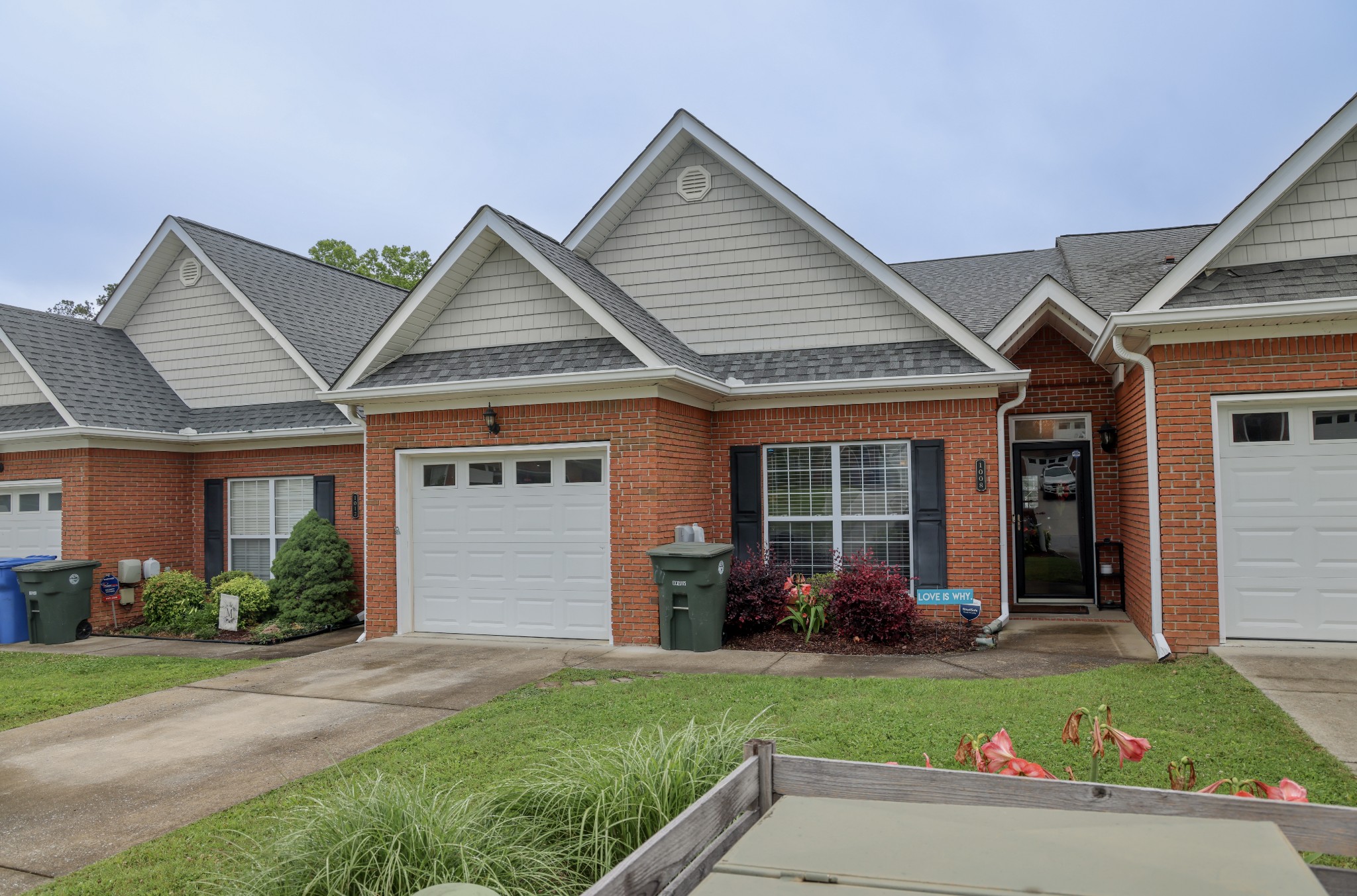 1008 Grey Oaks Ln Property Photo 1