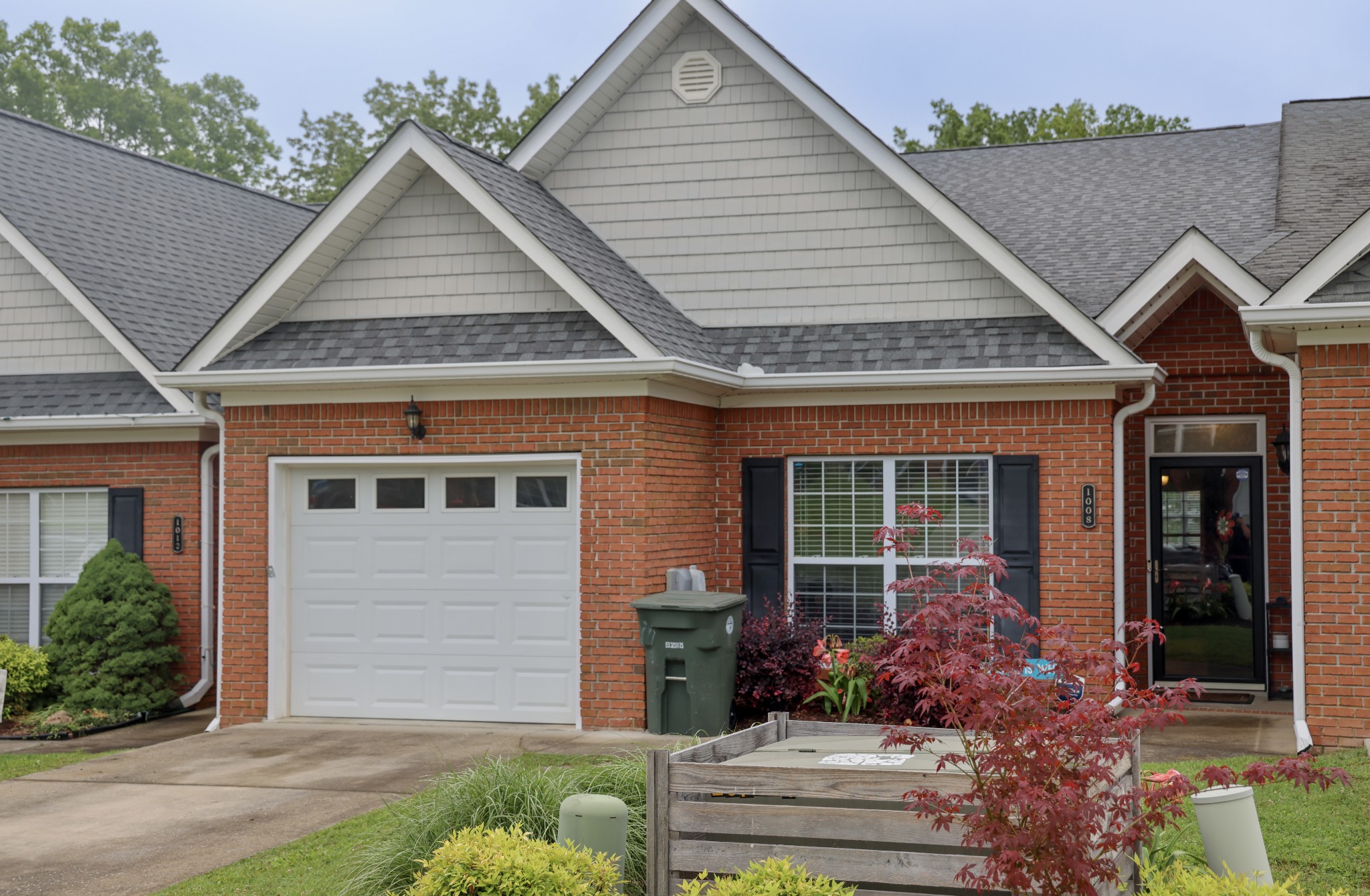 1008 Grey Oaks Ln Property Photo 3