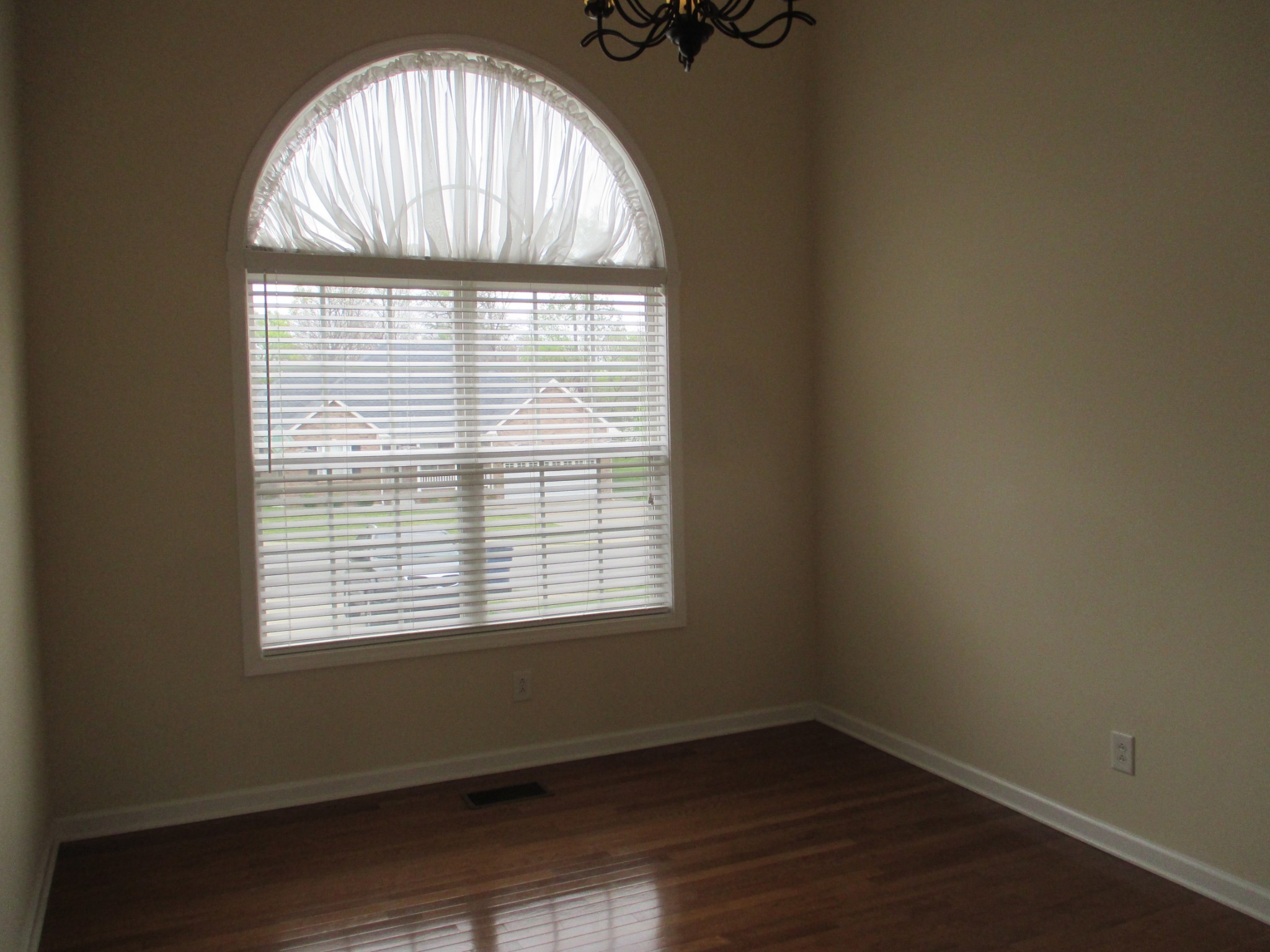 3260 Twelve Oaks Blvd Property Photo 6